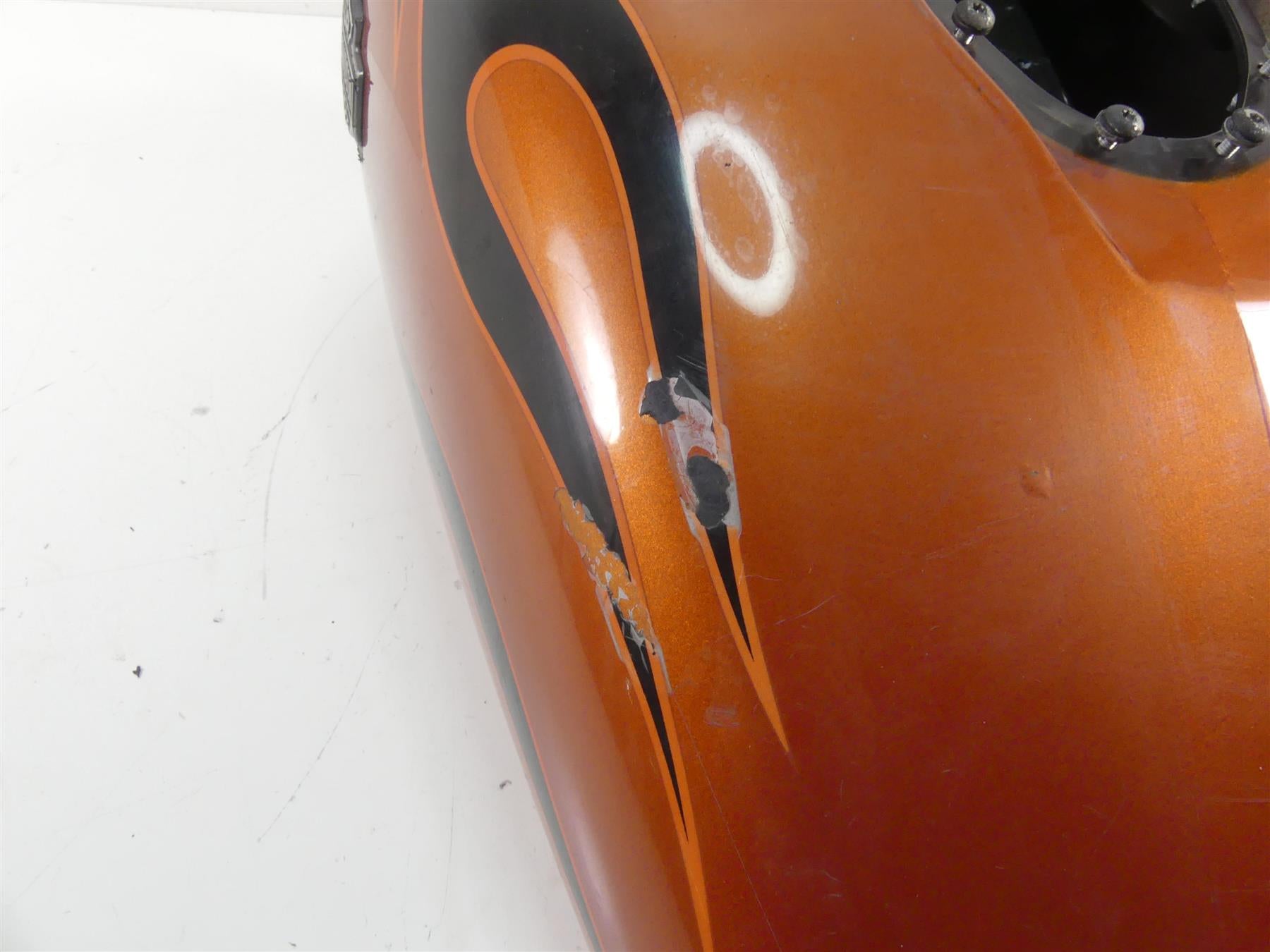 2011 Harley FXDWG Dyna Wide Glide Fuel Gas Petrol Tank Reservoir - Read 61000707 {{ shop.shopifyCountryName }} - Mototech271