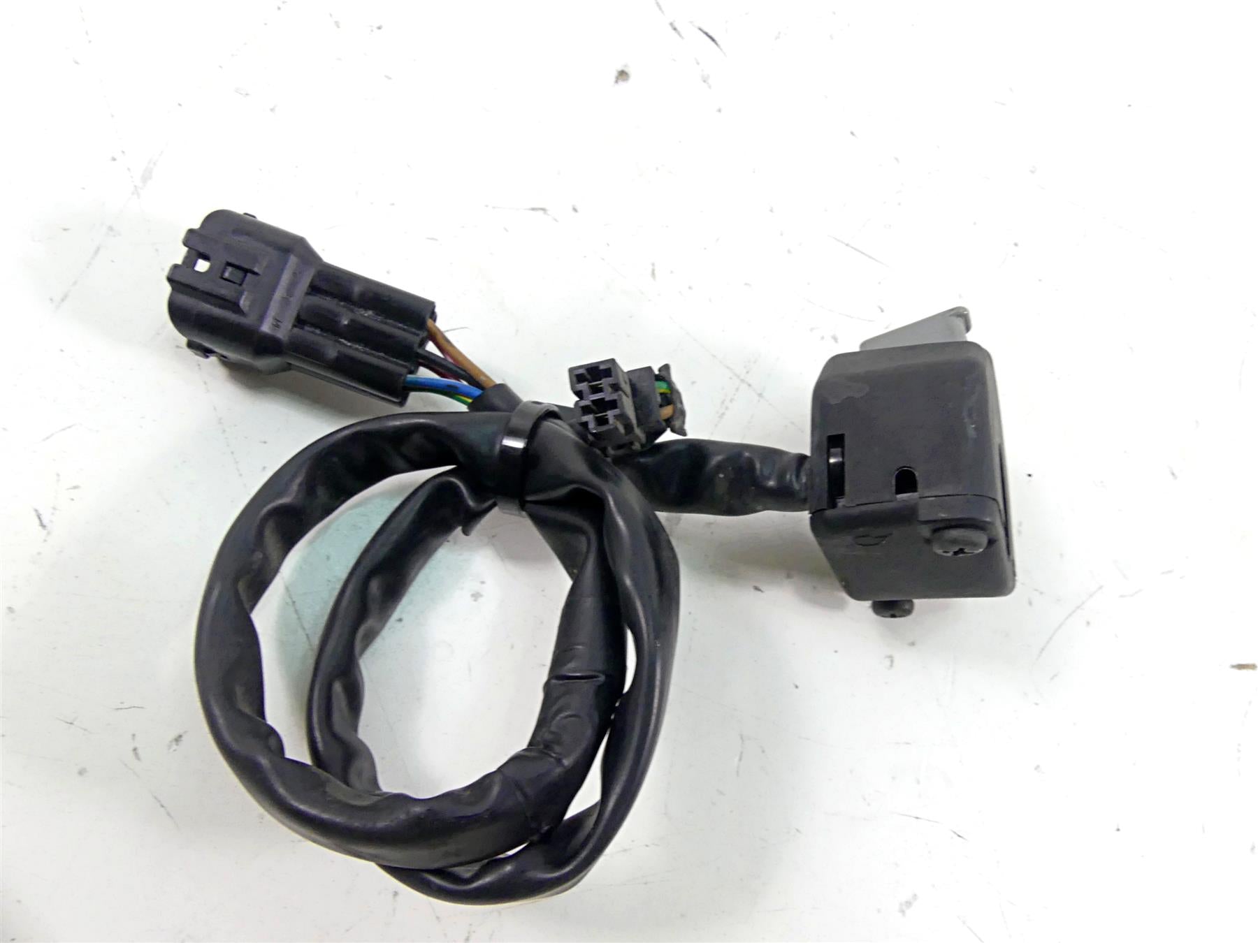 2010 Kawasaki ZX1400 ZX14 R Ninja Right Hand Start Control Switch 46091-0145 {{ shop.shopifyCountryName }} - Mototech271