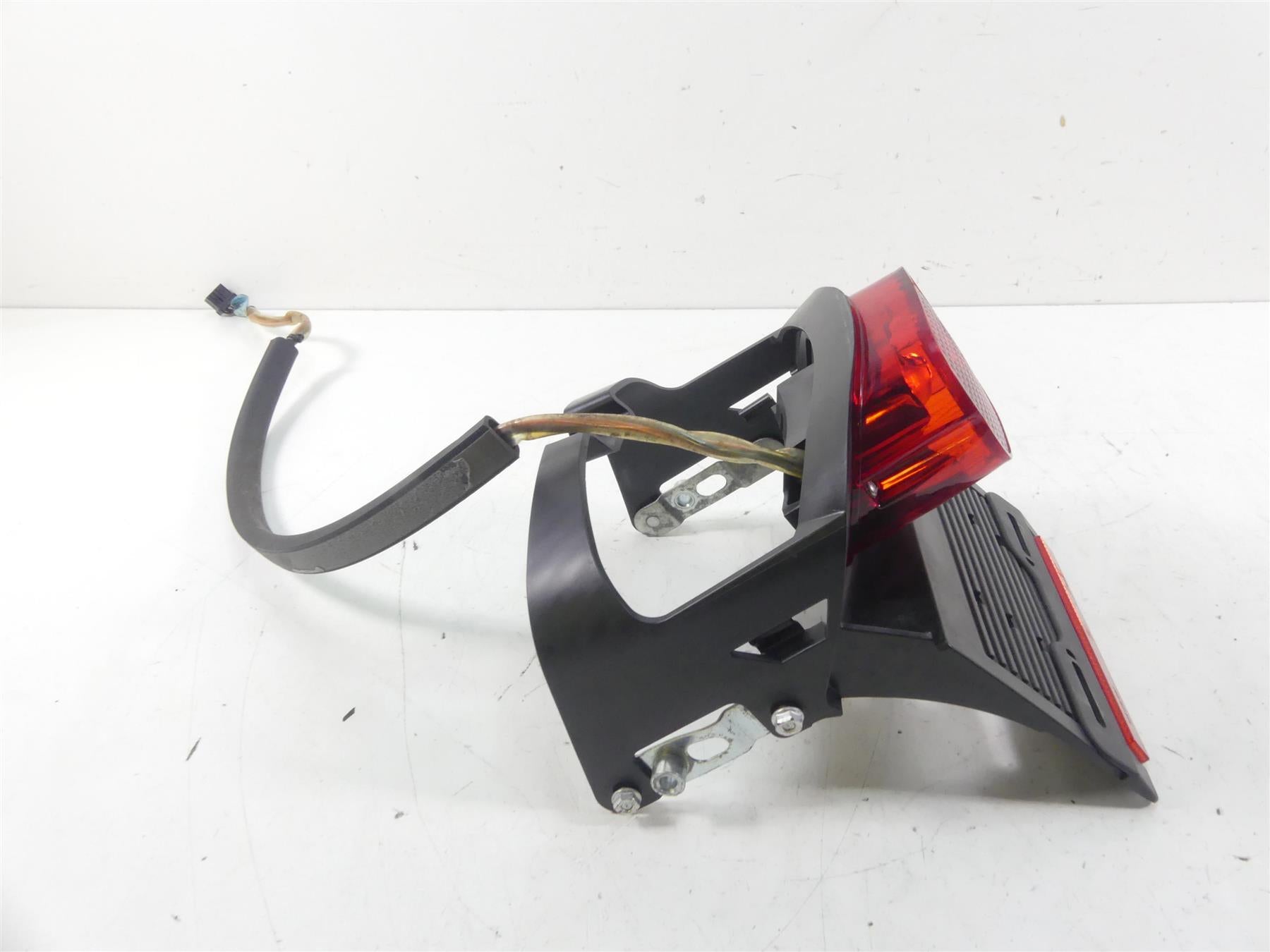 2009 Harley FXDF Dyna Fat Bob Taillight Tail Light & Plate Holder Set 60250-08A {{ shop.shopifyCountryName }} - Mototech271
