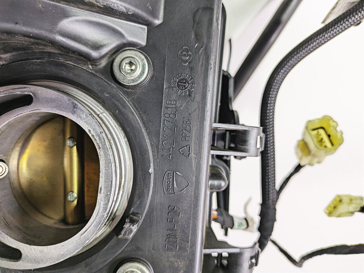 2019 Ducati Supersport 939 S Throttle Body & Airbox Set 28240932A 44212781B {{ shop.shopifyCountryName }} - Mototech271