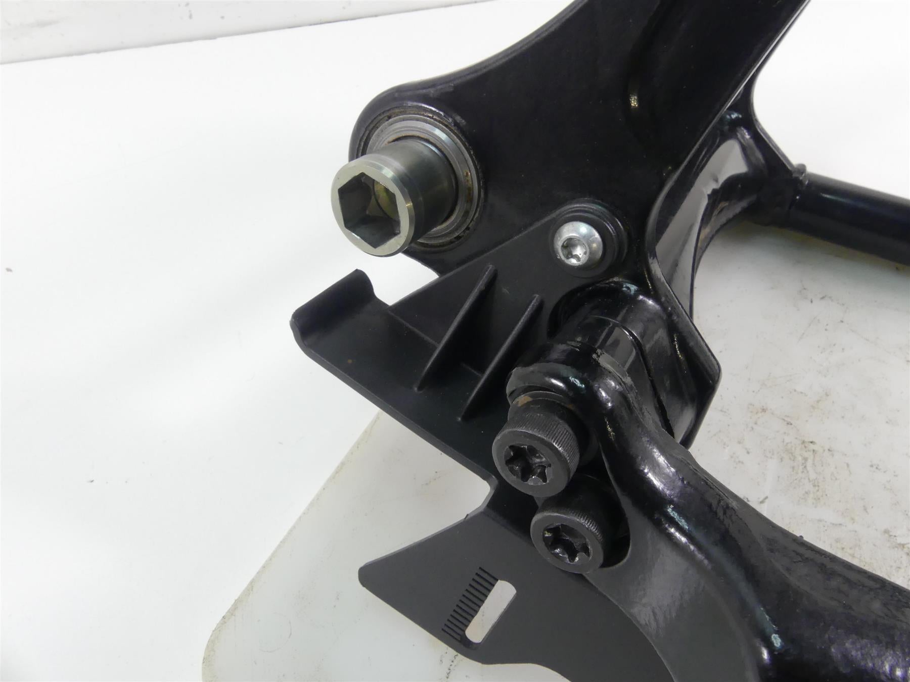 2022 Harley Softail FXBBS Street Bob Swingarm Swing Arm + Axle 47400099BHP {{ shop.shopifyCountryName }} - Mototech271