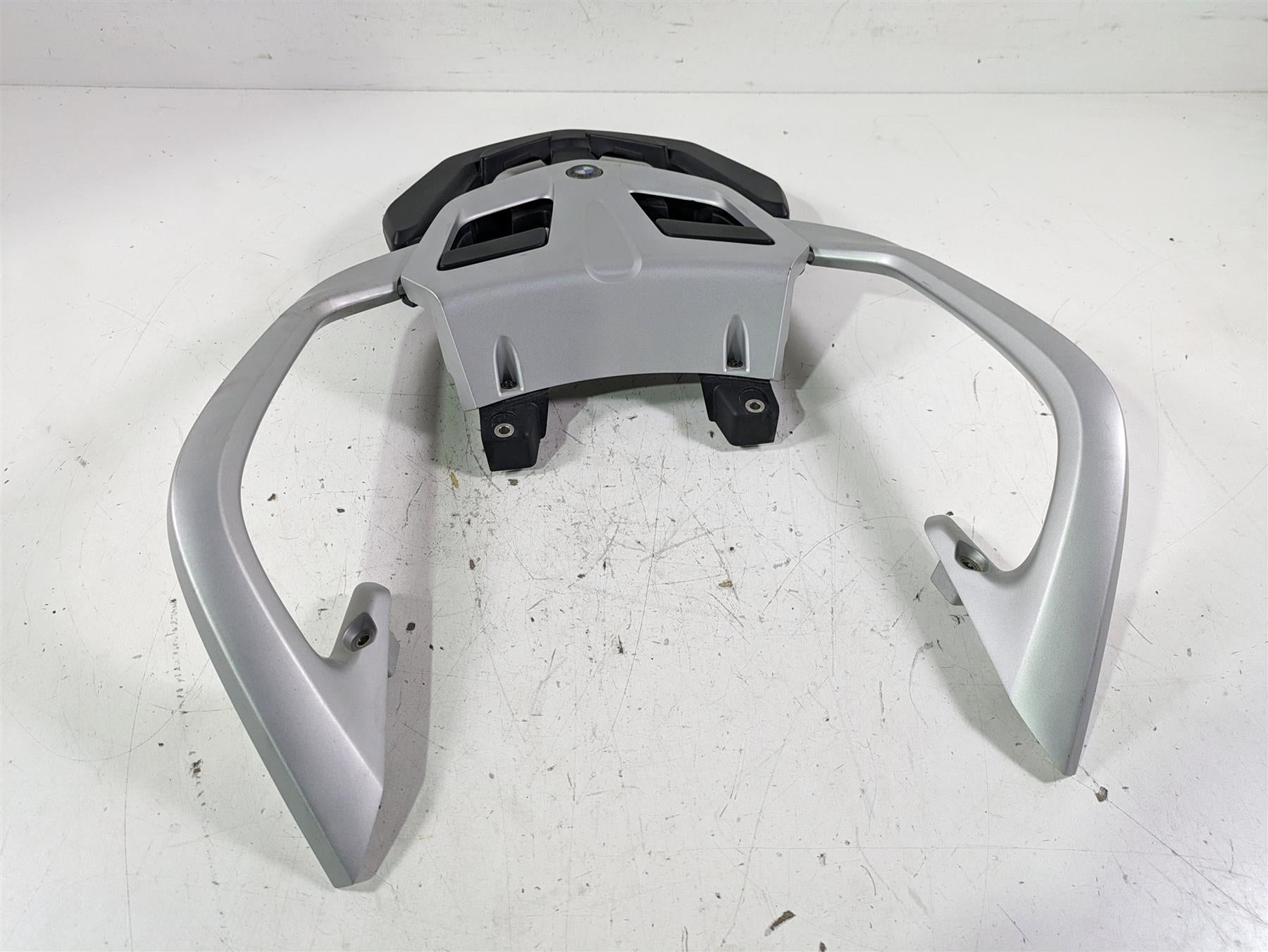 2022 BMW R1250 RT K052 Rear Luggage Rack & Grab Set 46548520650 46548548023 {{ shop.shopifyCountryName }} - Mototech271
