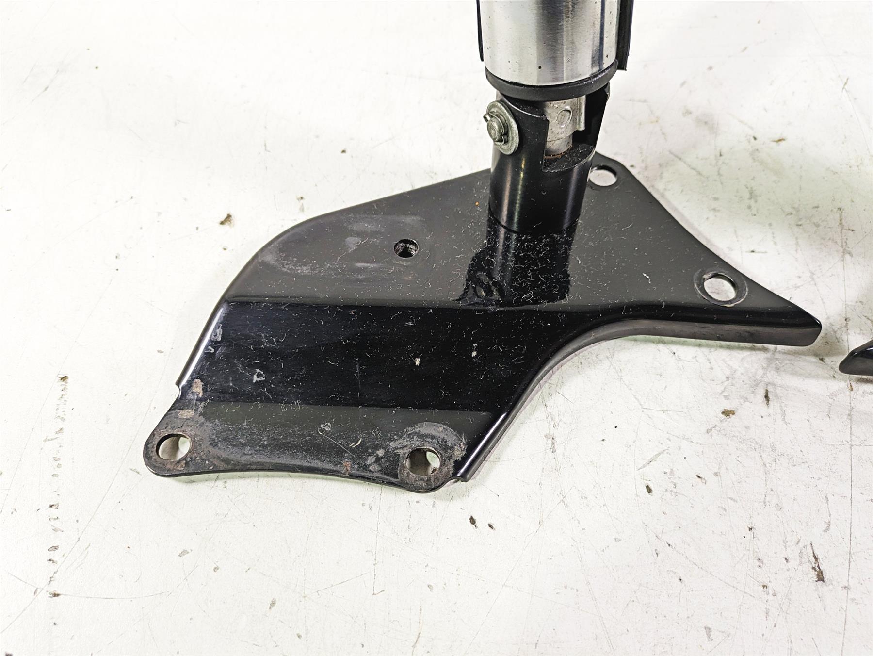 1998 Honda GL1500 Valkyrie Tour Rear Passenger Footpeg Rest Set 50715-MZ0-000 {{ shop.shopifyCountryName }} - Mototech271
