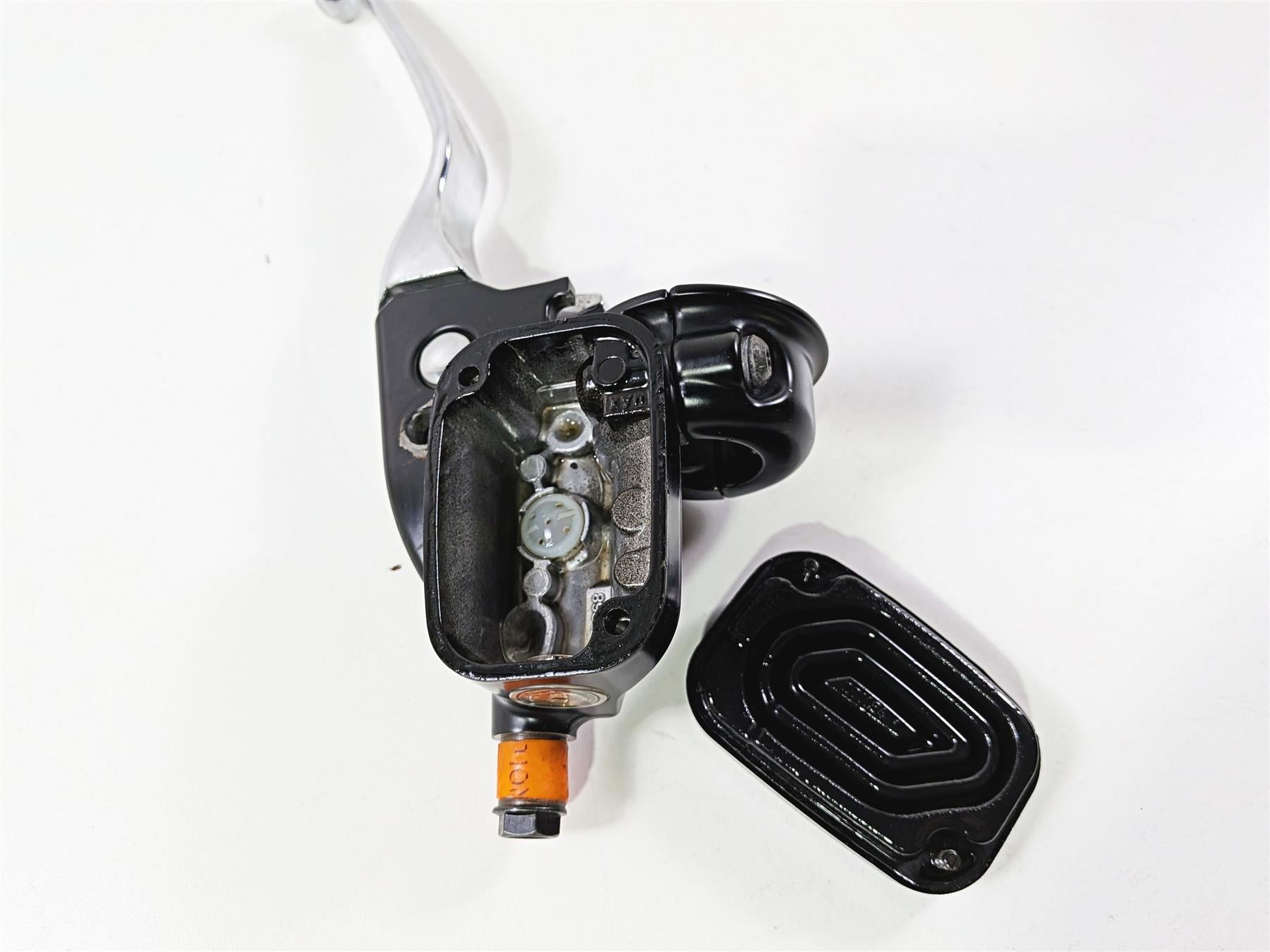 2016 Harley Touring FLHX Street Glide Front Brake Master Cylinder 44551-08F {{ shop.shopifyCountryName }} - Mototech271