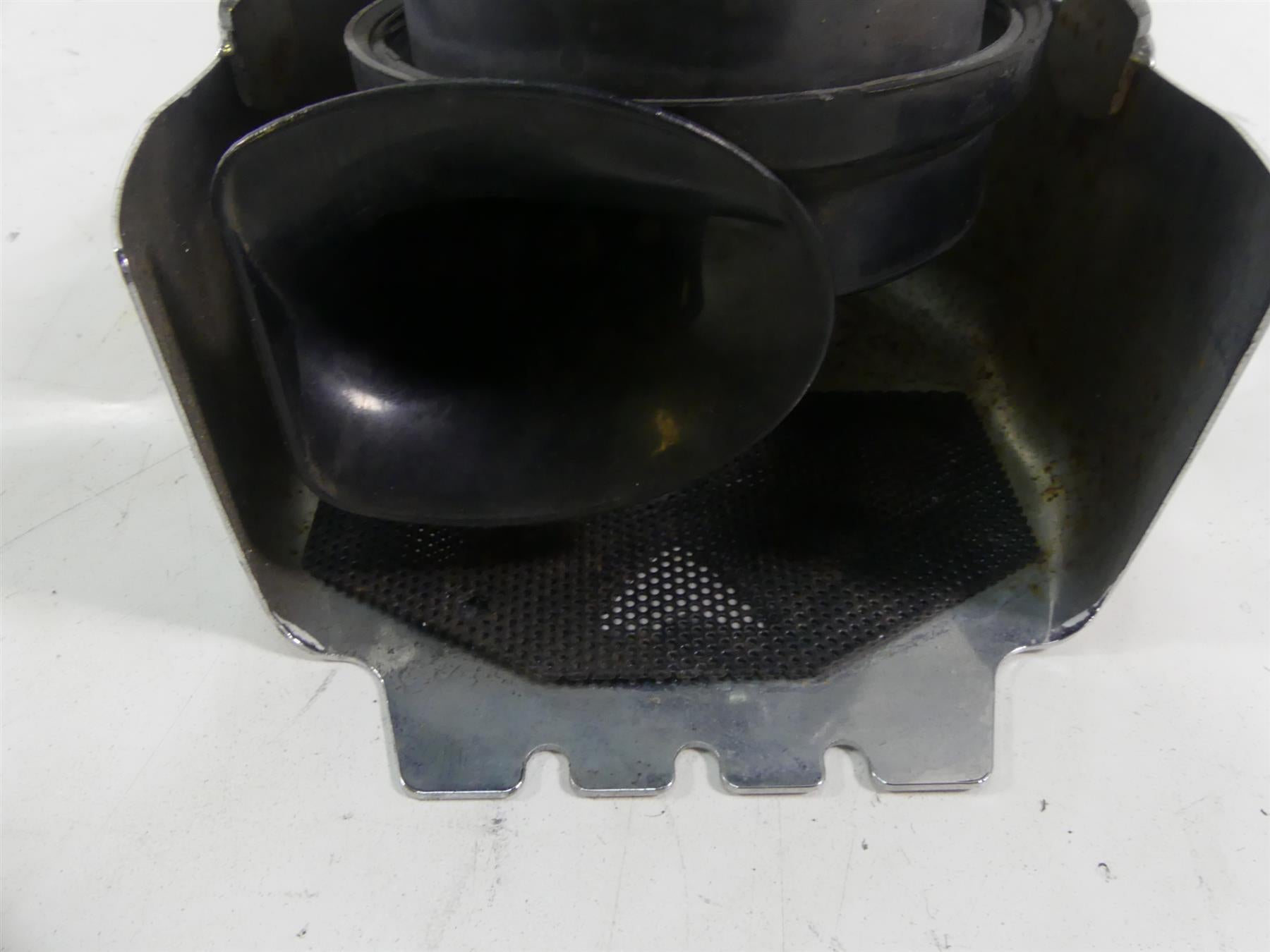 2005 Harley FXDWGI Dyna Wide Glide Horn With Chrome Skull Cover 61300478A {{ shop.shopifyCountryName }} - Mototech271