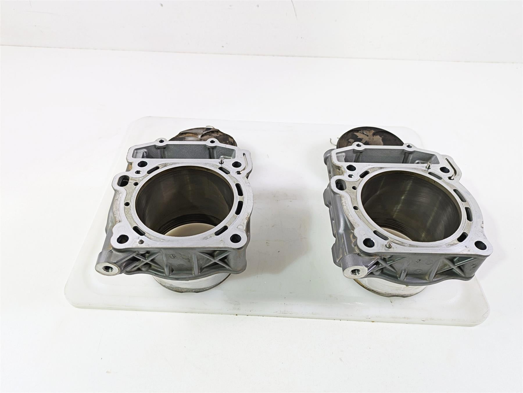 2020 KTM 1290 Super Adventure R Cylinder Jug Piston Set 6173003810024 {{ shop.shopifyCountryName }} - Mototech271