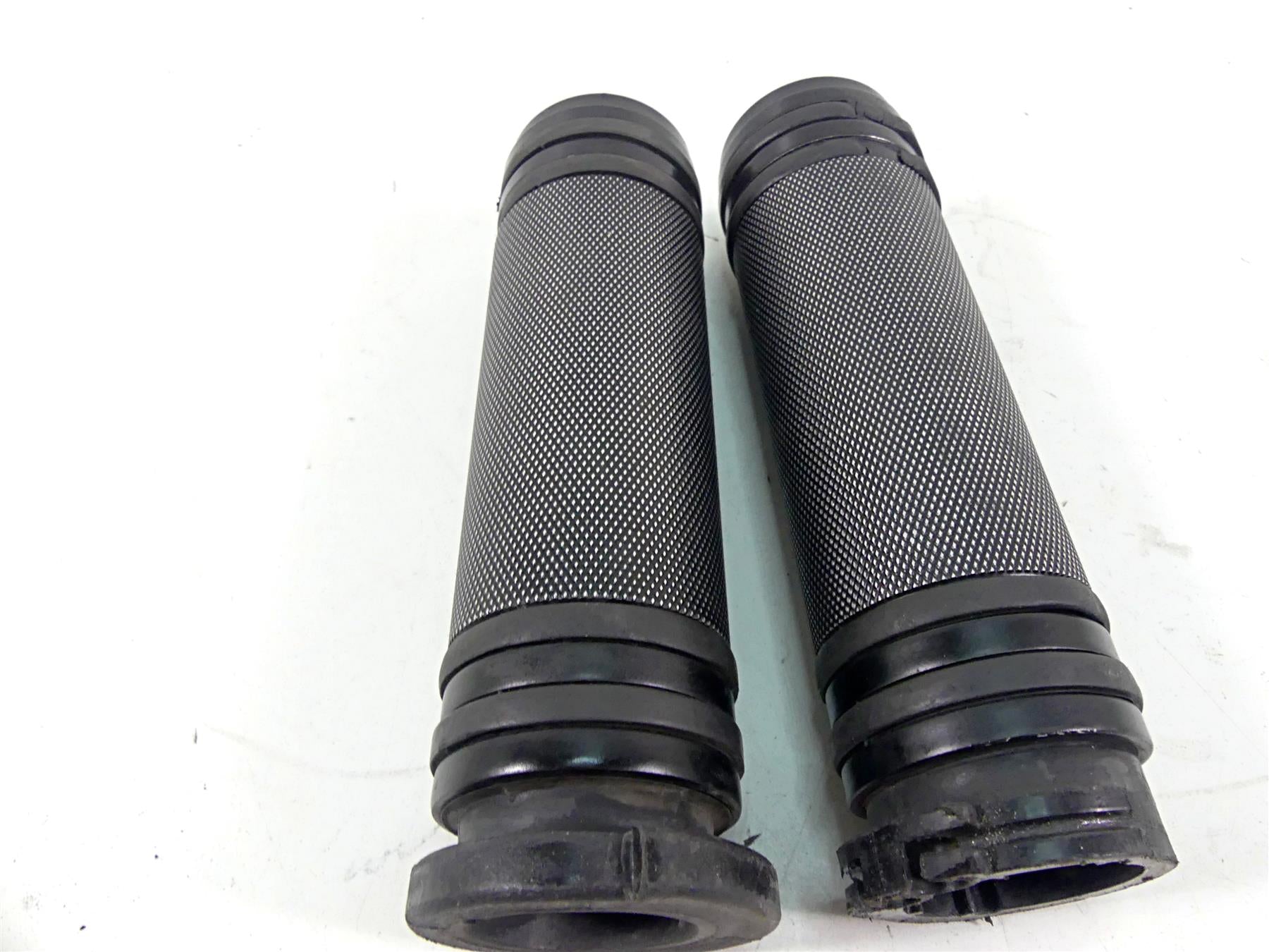 2013 Harley VRSCF Muscle Vrod Aftermarket Handlebar Grip Set {{ shop.shopifyCountryName }} - Mototech271