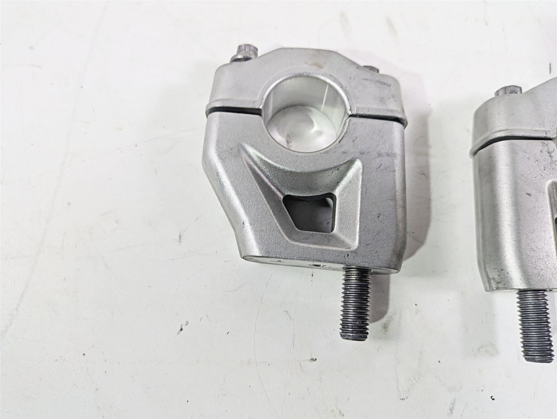 2010 BMW R1200GS K25 Handlebar Riser Holder Mount Set 28.5mm 31427718173 {{ shop.shopifyCountryName }} - Mototech271