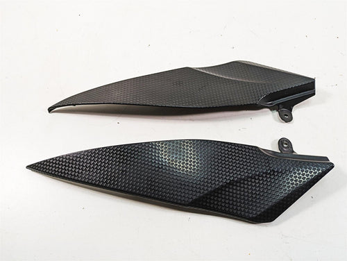 2007 Yamaha R1 YZFR1 Side Trim Infill under Tank Side Cover Fairing 4C8-24139-00 | Mototech271