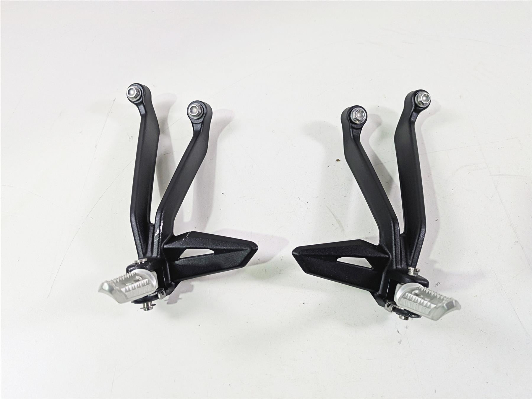 2024 Triumph Street Triple 765 R Rear Passenger Footpeg Set T2088156 T2088157 {{ shop.shopifyCountryName }} - Mototech271