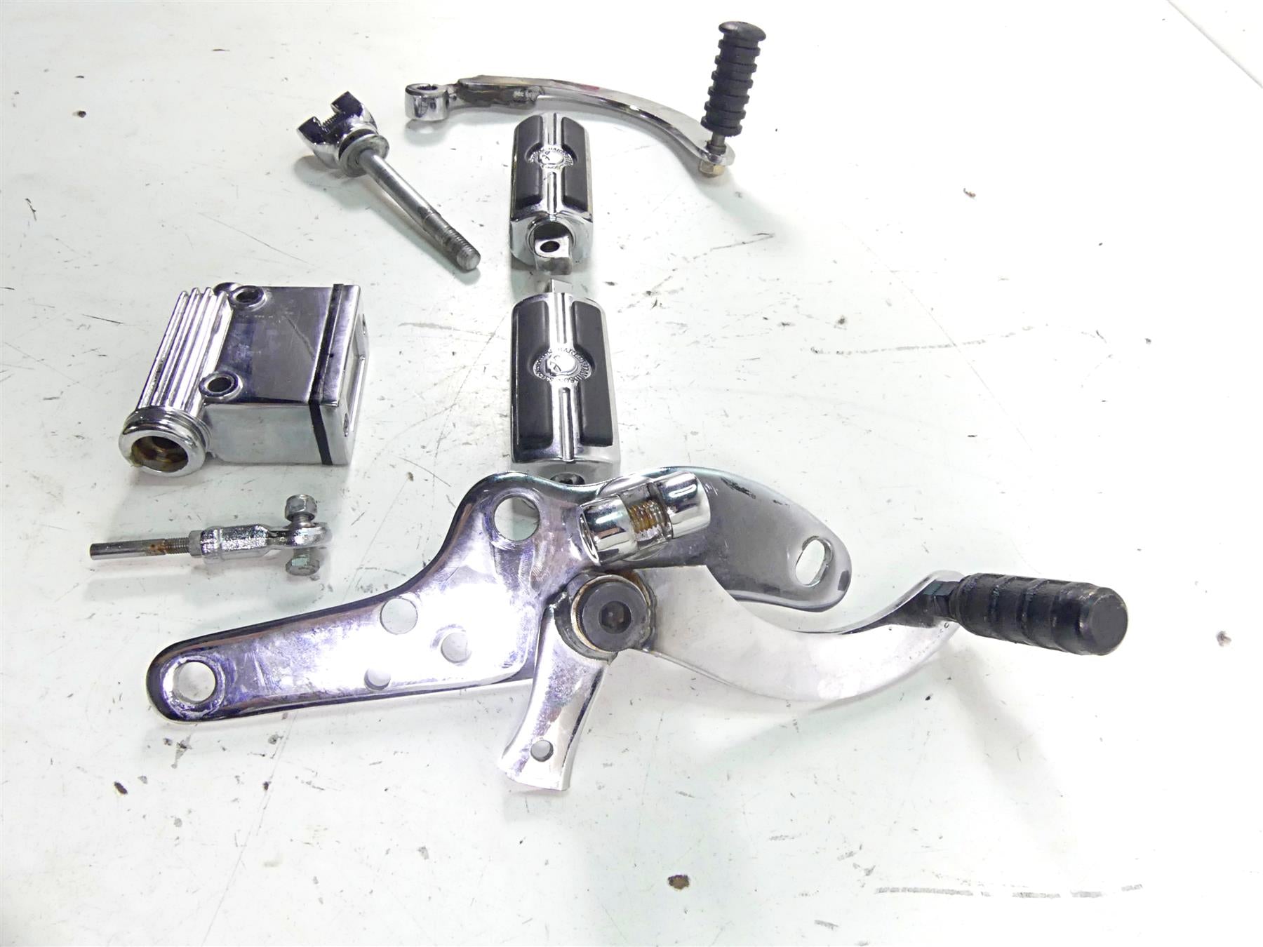 1979 Harley Sportster XLS1000 Roadster Footpeg Rear Master Shifter Brake Pedal {{ shop.shopifyCountryName }} - Mototech271