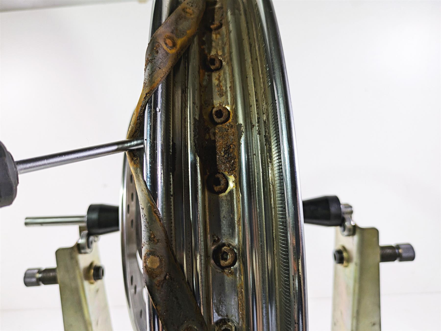 2003 Harley Softail FXSTDI Deuce 100th Straight 21x2.15 Front Wheel 43662-80B {{ shop.shopifyCountryName }} - Mototech271