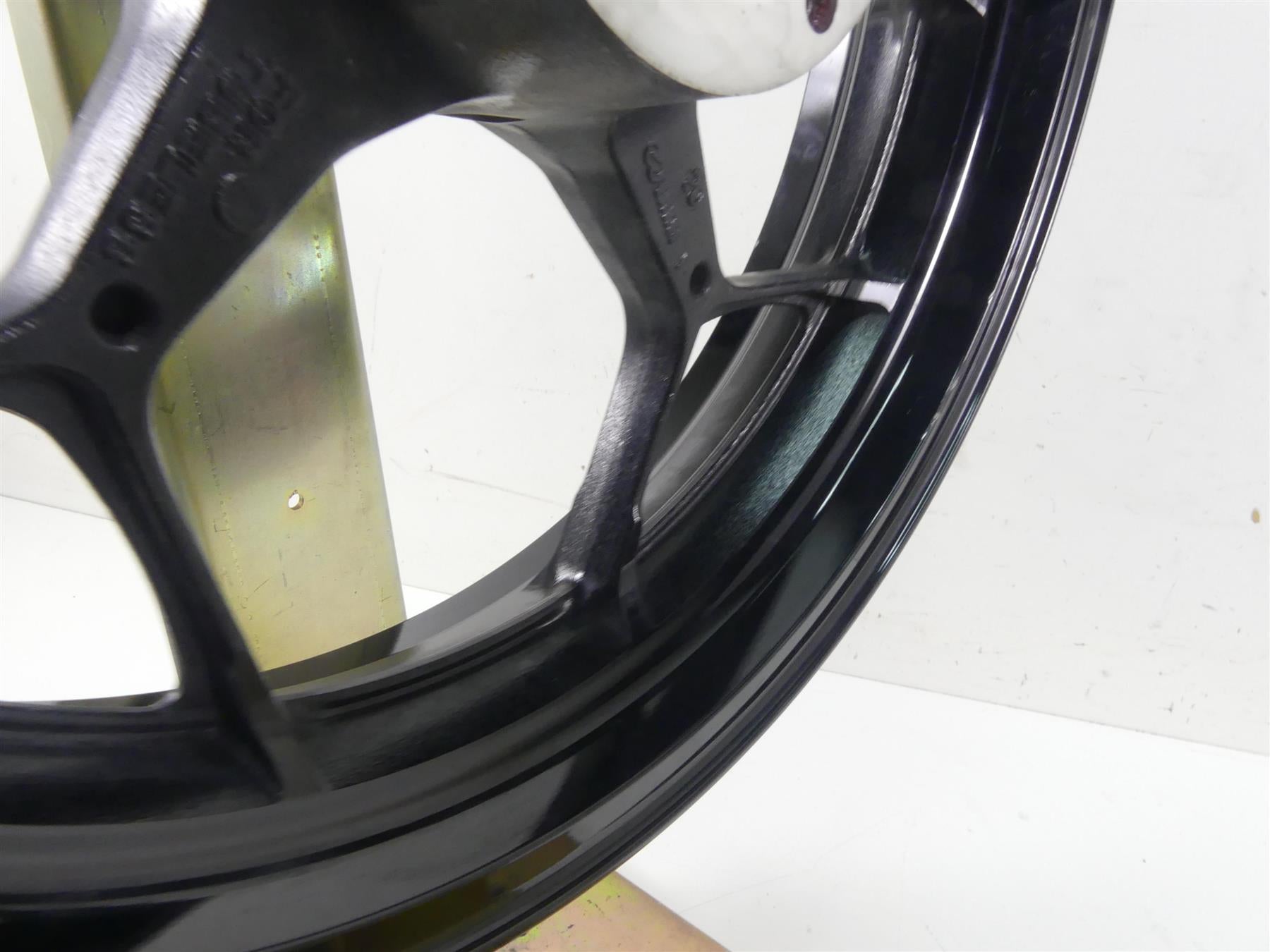 2021 Kawasaki ZX1400 ZX14R Ninja Straight Front 17x3.5 Wheel Rim 41073-0730-18F {{ shop.shopifyCountryName }} - Mototech271