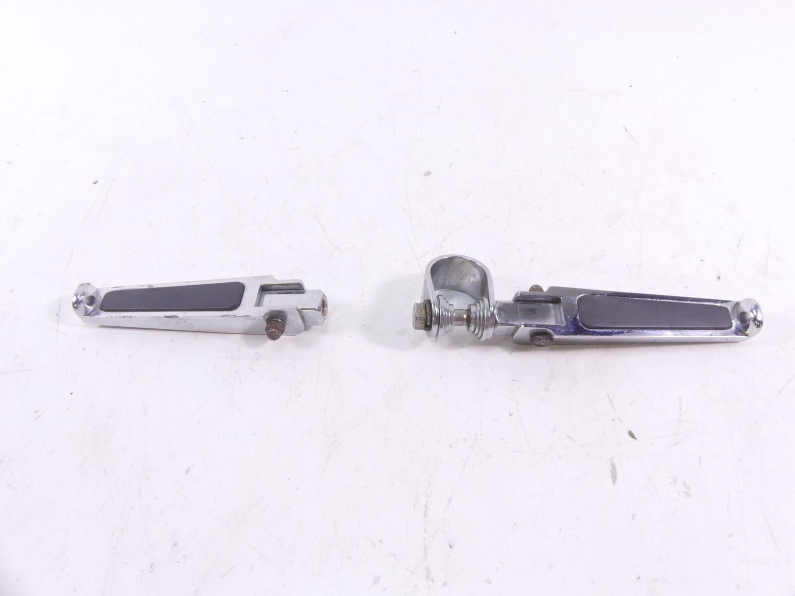 2002 Harley FLSTCI Softail Heritage Front Highway Foot Peg Set - Read 49144-86 {{ shop.shopifyCountryName }} - Mototech271