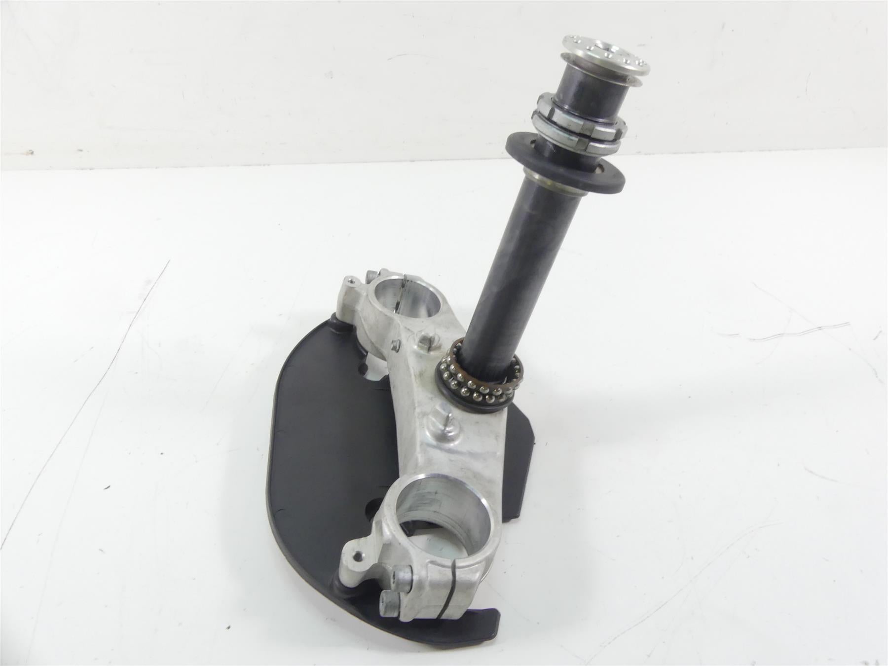 2004 Aprilia RSV 2 1000R Mille Lower Triple Tree AP8163122 {{ shop.shopifyCountryName }} - Mototech271
