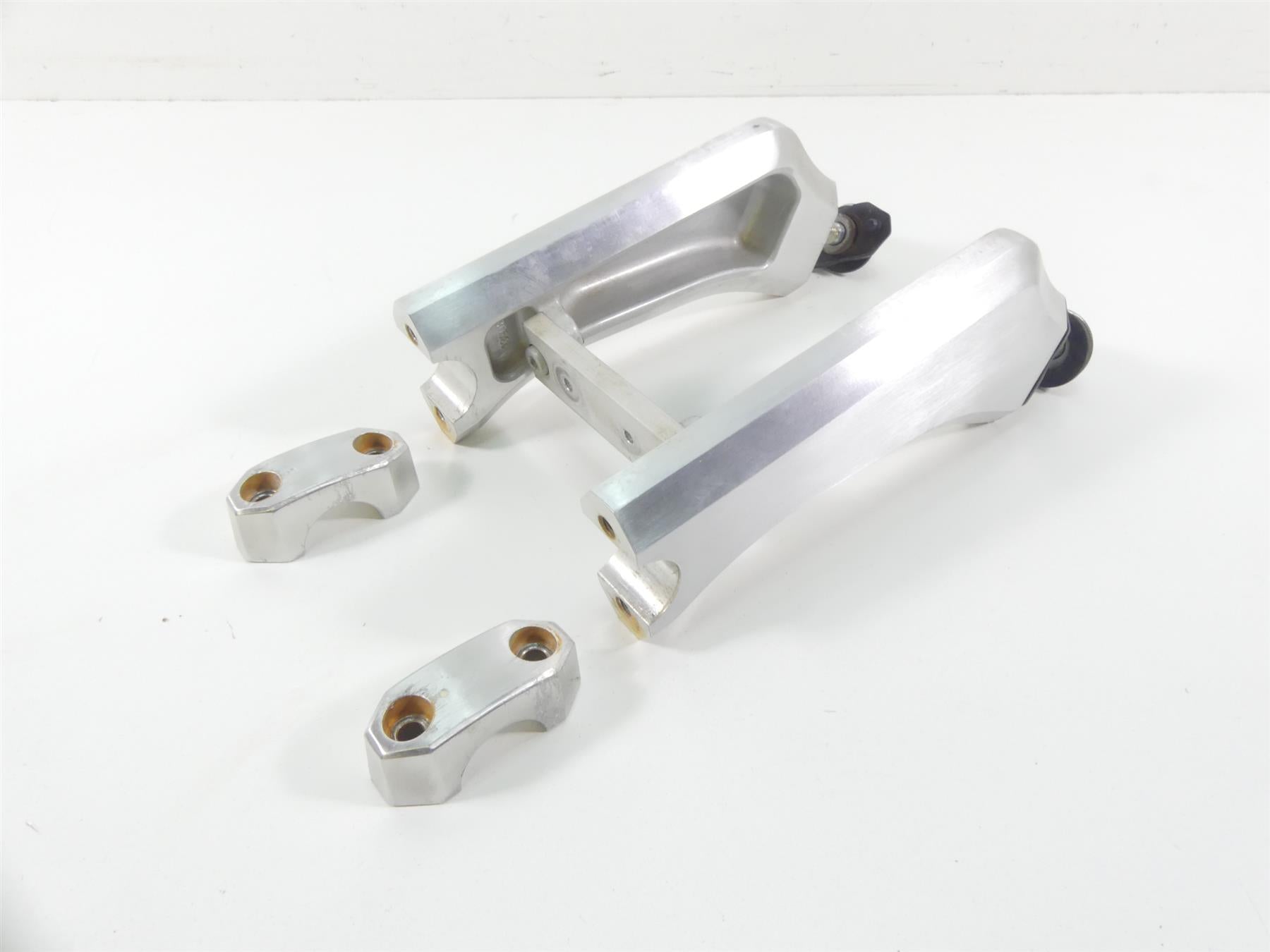2007 Suzuki M109R VZR1800 Boulevard Handlebar Riser Holder Set 56225-48G00 {{ shop.shopifyCountryName }} - Mototech271