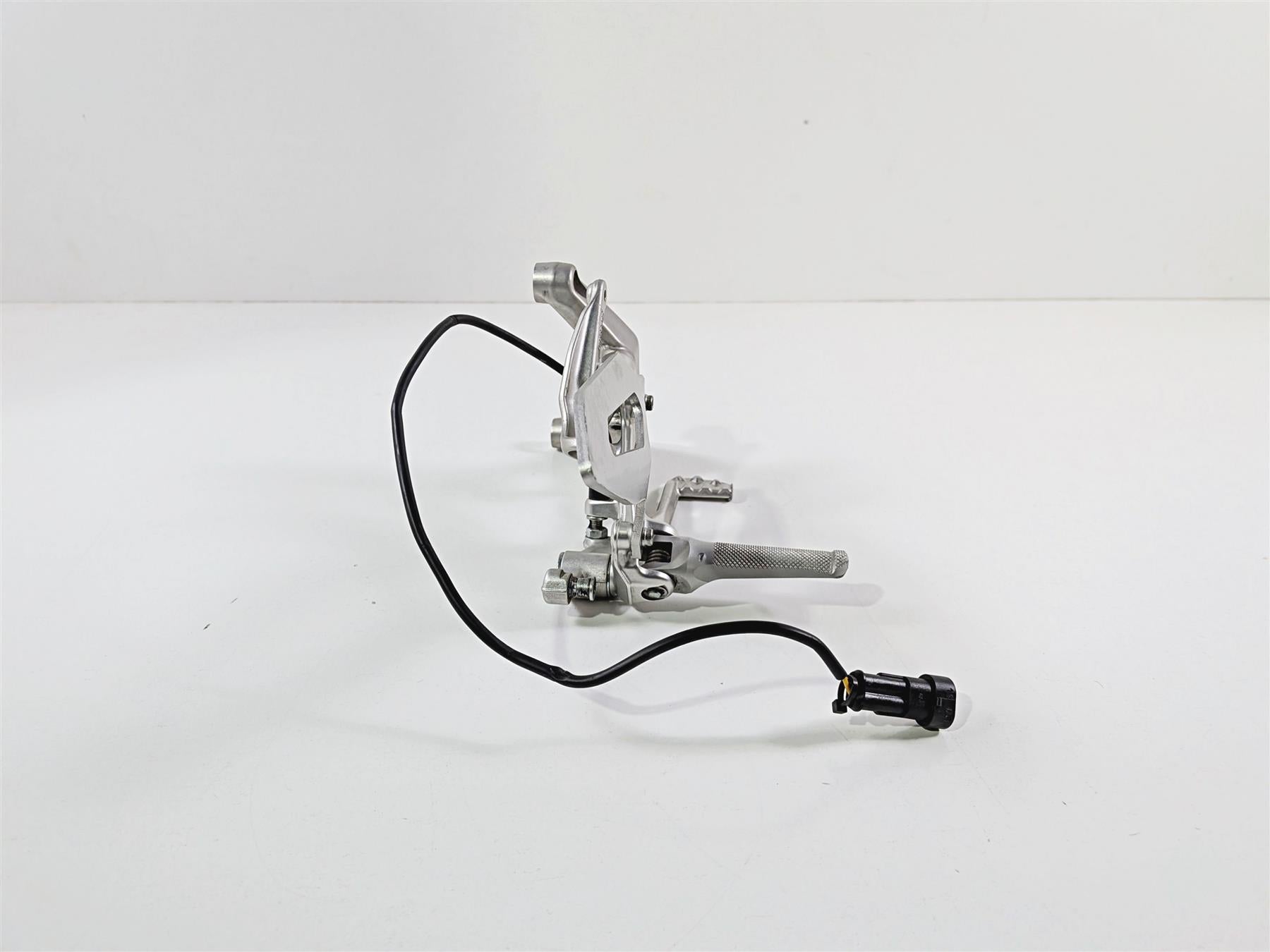 2019 Ducati 959 Panigale Right Foot Peg Mount & Brake Pedal Set 8291E071AA {{ shop.shopifyCountryName }} - Mototech271