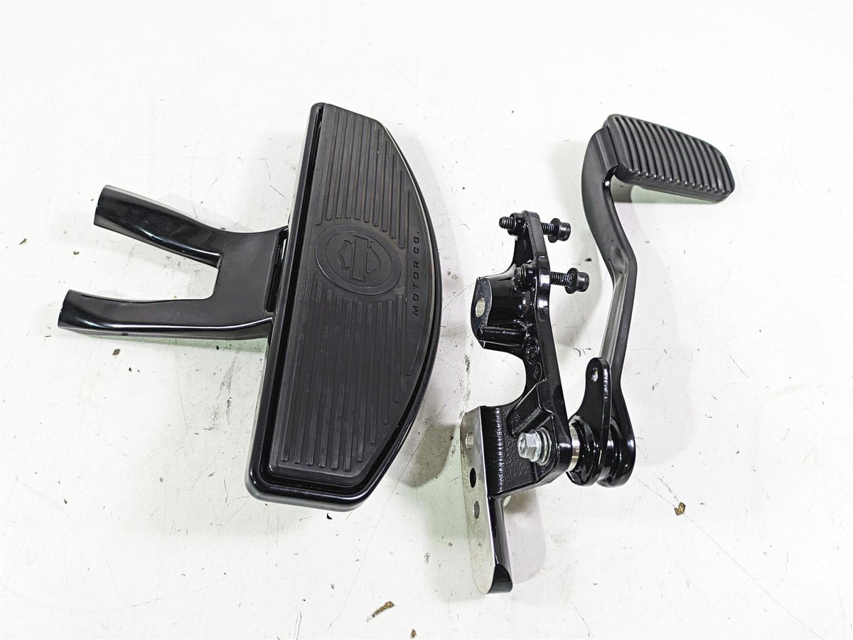 2019 Harley FLHCS Softail Heritage Front Right Floorboard + Brake Pedal 50600206 {{ shop.shopifyCountryName }} - Mototech271