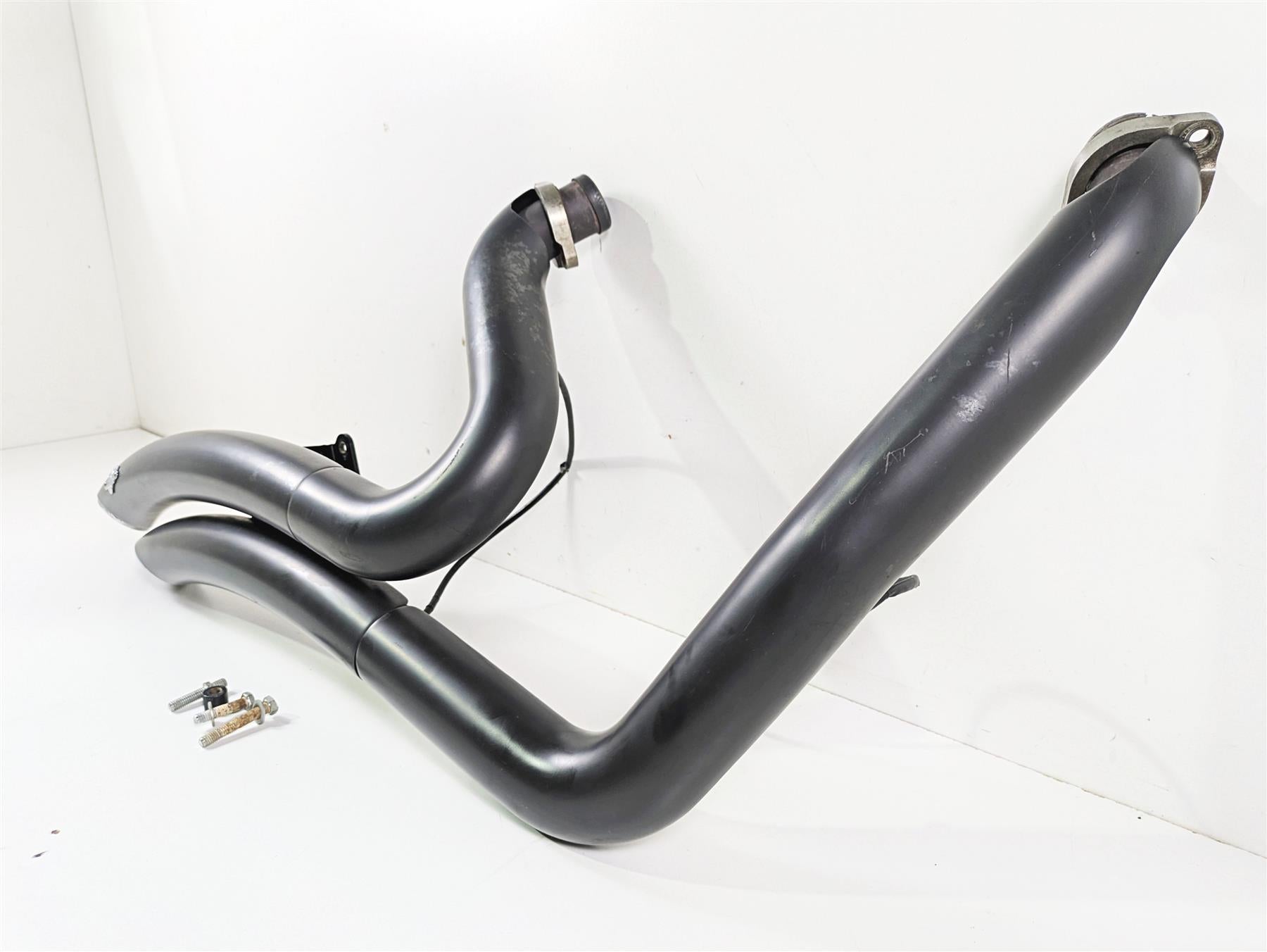2014 Harley FXDF Dyna Fat Bob Vance Hines Big Radius 2-2 Exhaust System 46071 {{ shop.shopifyCountryName }} - Mototech271
