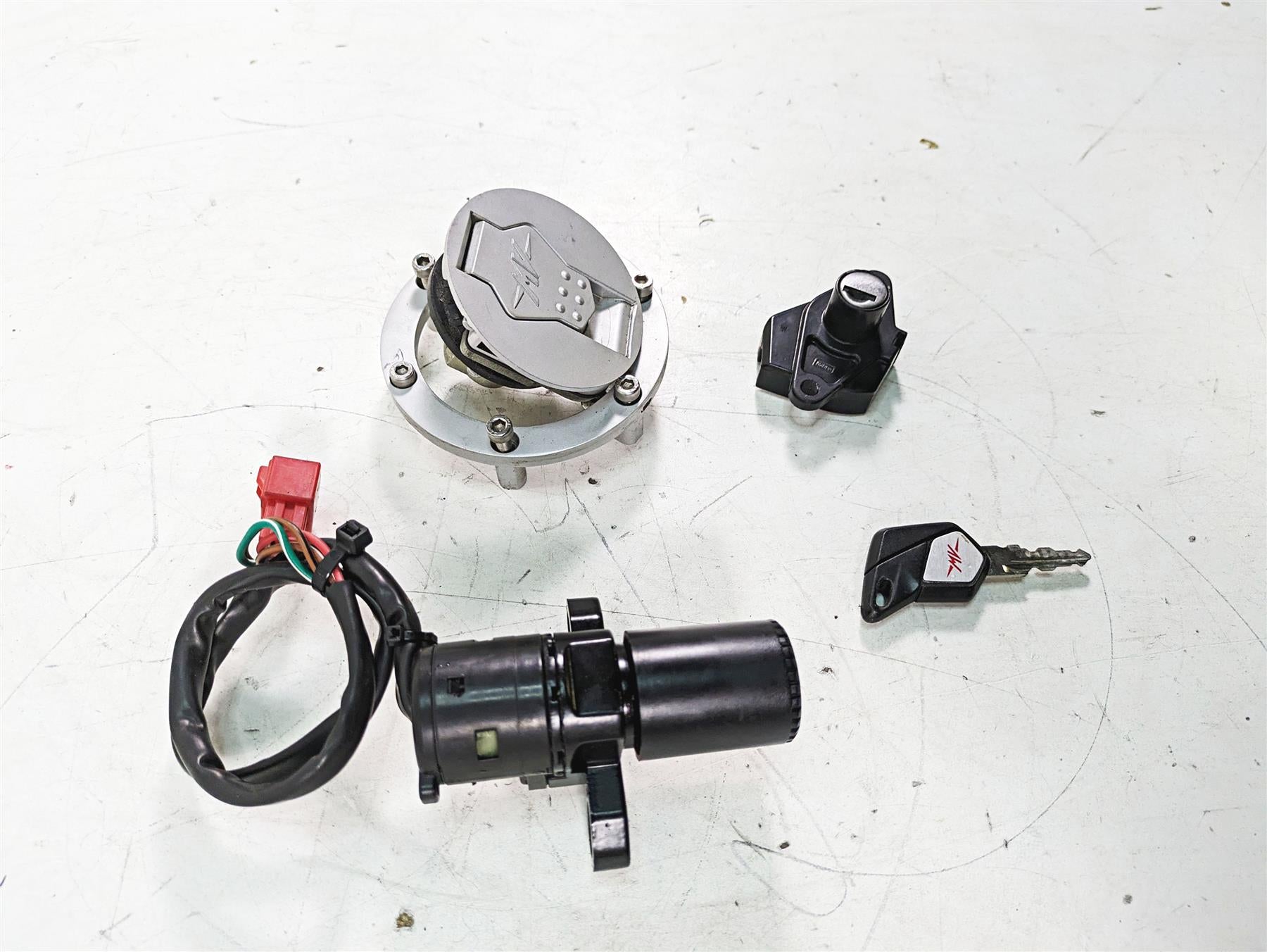 2013 MV Agusta F3 675 ERA Ignition Switch Key Lock Fuel Cap Set 8A00B5210 {{ shop.shopifyCountryName }} - Mototech271