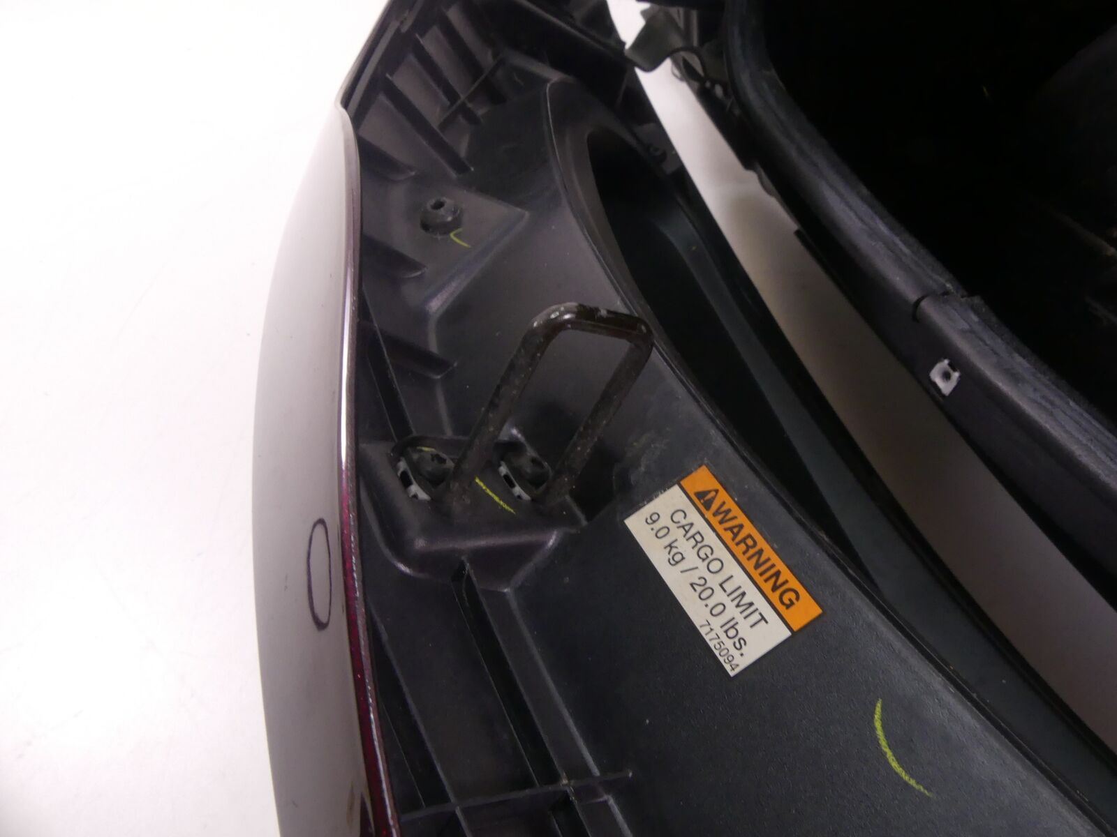 2009 Victory Vision Tour Right Side Saddlebag Luggage Case Box Carrier 5436205 {{ shop.shopifyCountryName }} - Mototech271