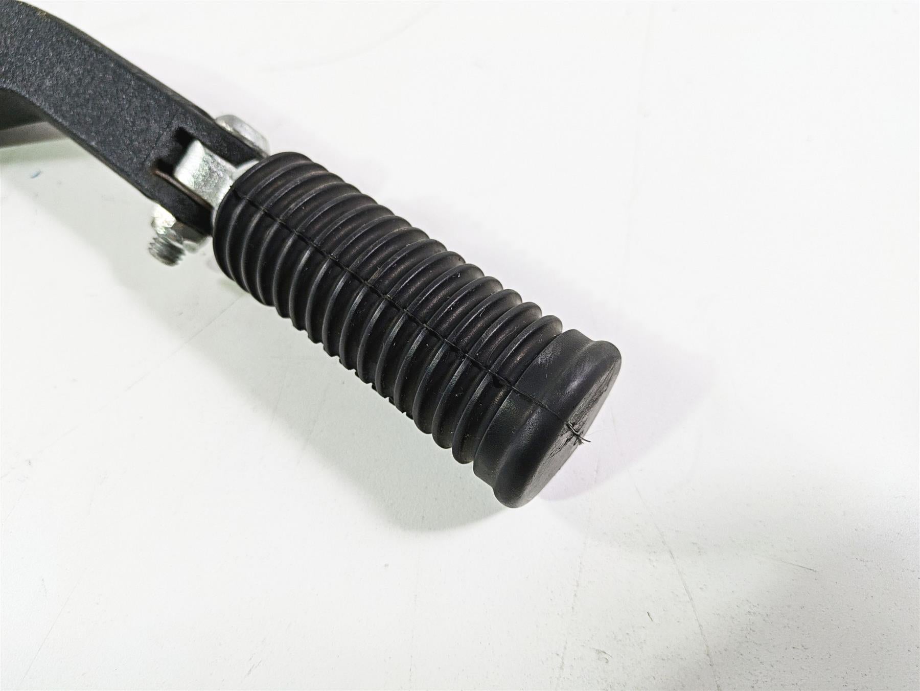 2014 Harley FXDL Dyna Low Rider Passenger Footpeg Foot Peg Set 49224-06 49230-06 {{ shop.shopifyCountryName }} - Mototech271