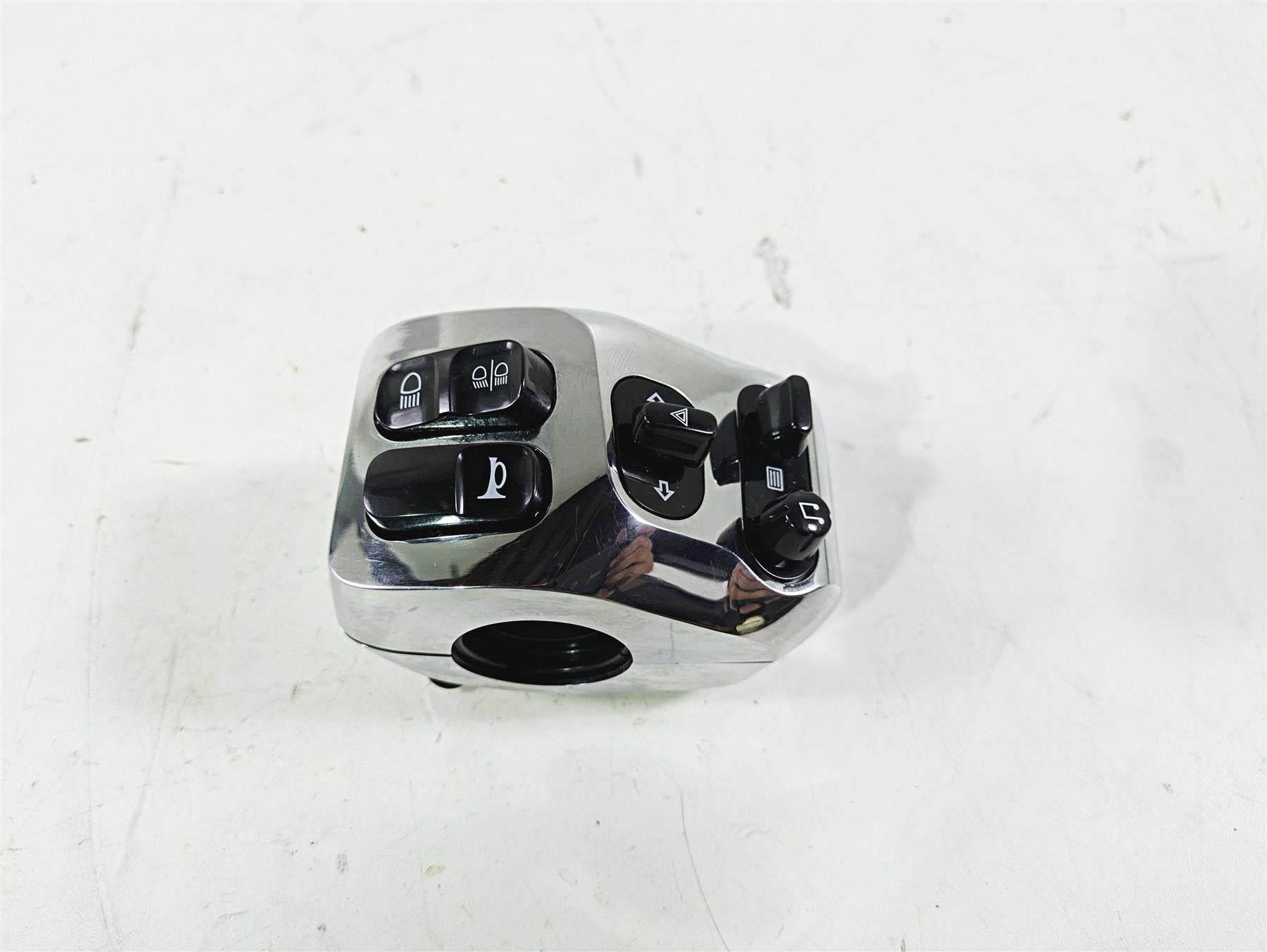 2018 Indian Chieftain Limited Chrome Left Hand Control Switch 4016912 4018465 {{ shop.shopifyCountryName }} - Mototech271