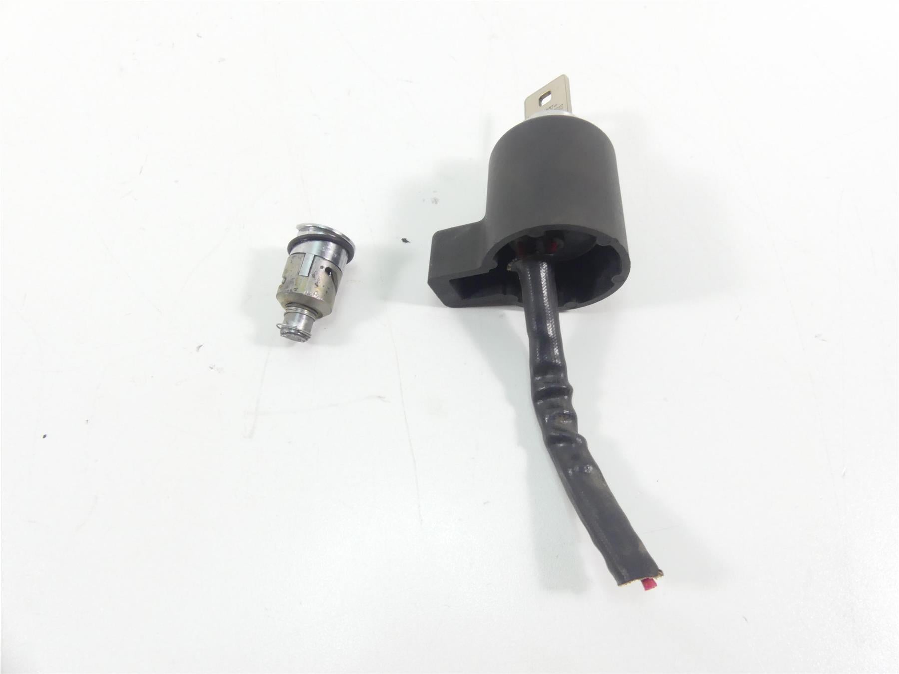 2006 Harley Sportster XL1200 Custom Ignition Switch Steering Lock & Key 71441-94 {{ shop.shopifyCountryName }} - Mototech271
