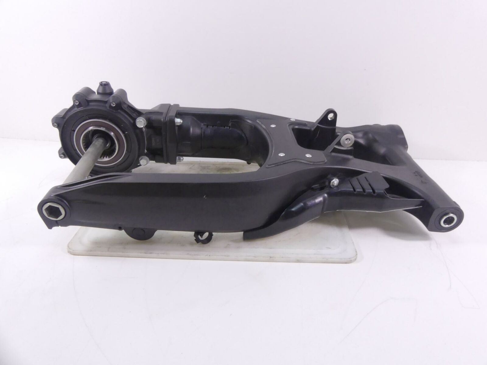 2019 Yamaha VMX17 V-Max 1700 Swingarm Swing Arm Differential Read 2S3-46101-10-0 {{ shop.shopifyCountryName }} - Mototech271