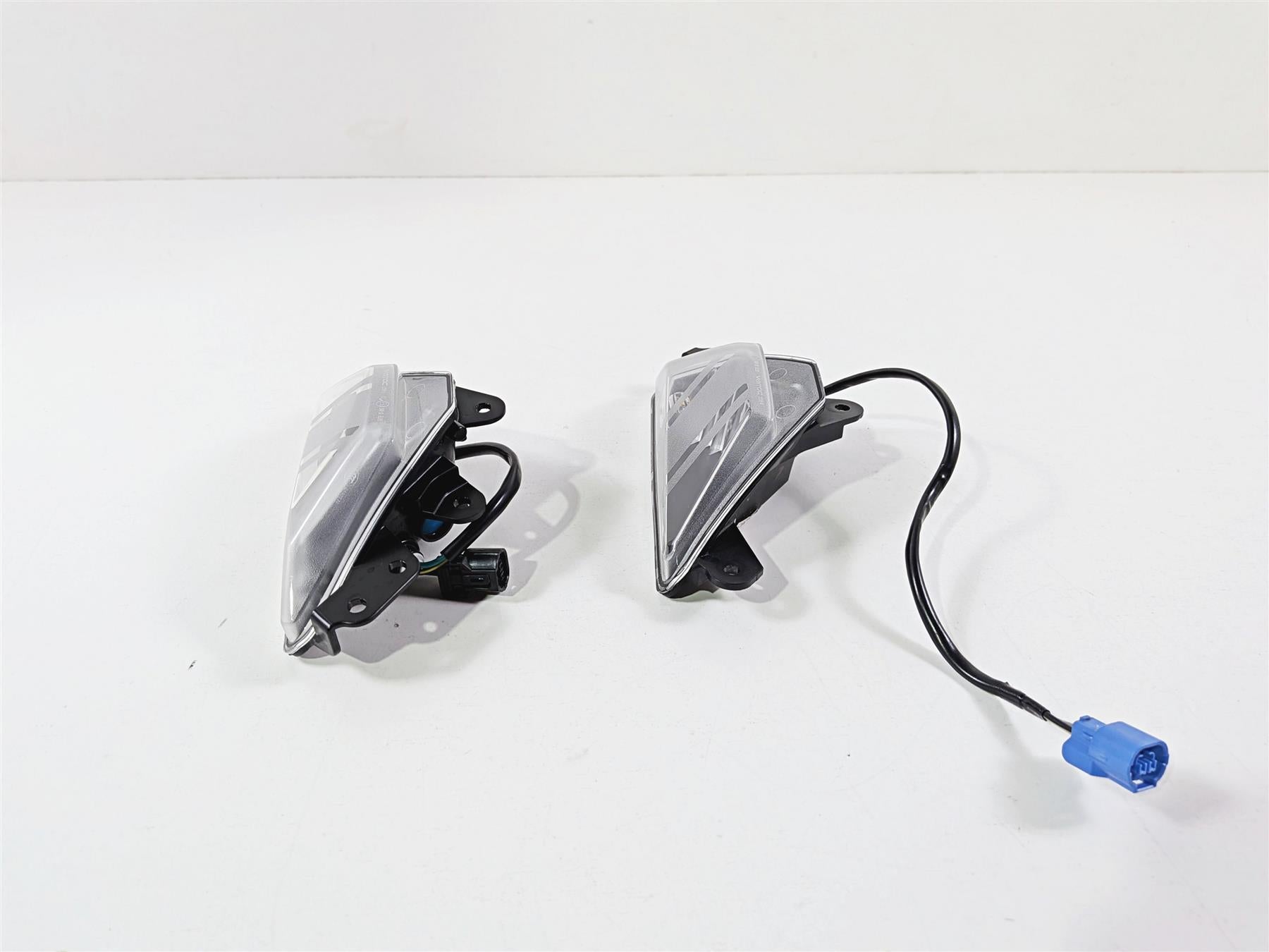 2024 Kawasaki EX500 Ninja 40th An. Front Blinker Turn Signal Set 23040-0157 {{ shop.shopifyCountryName }} - Mototech271