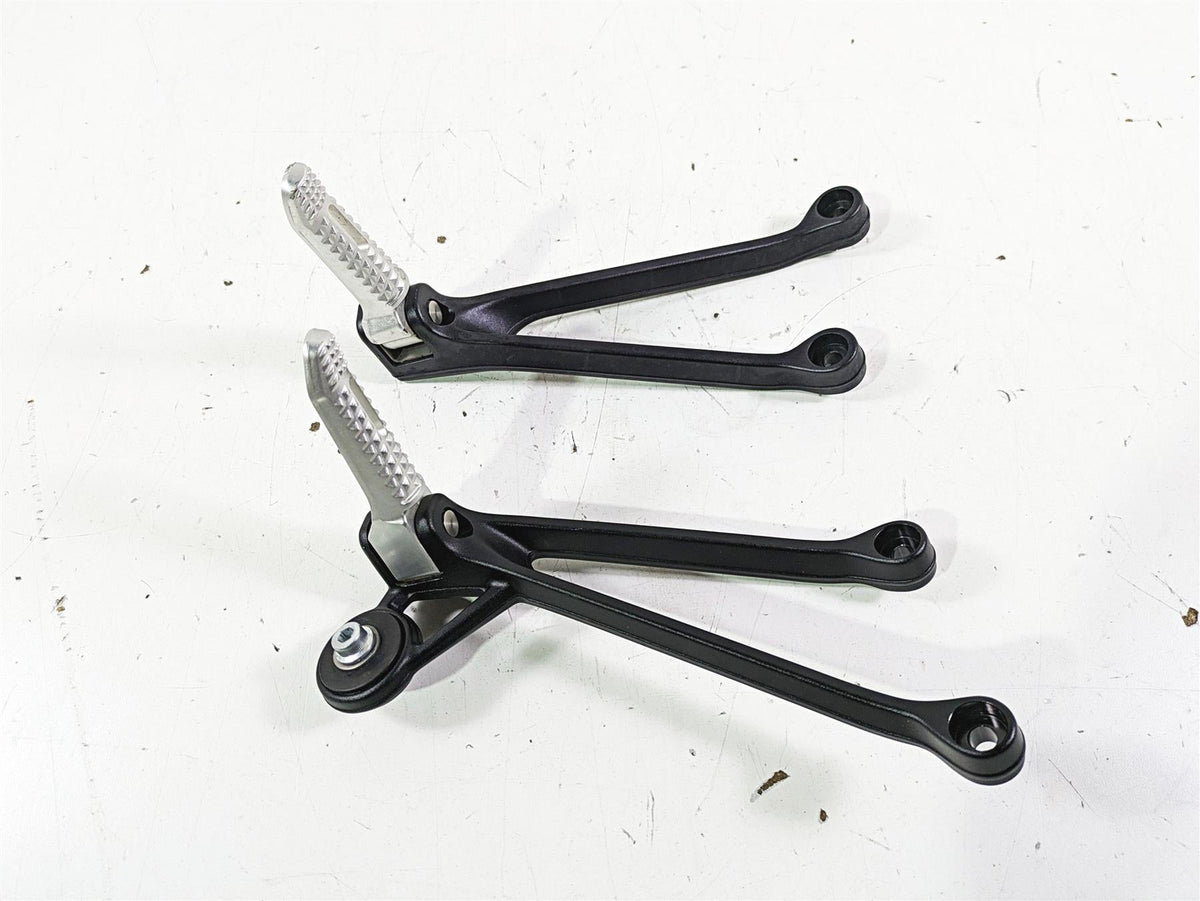 2017 BMW S1000R K47 Rear Footpeg Foot Peg Rest Set 46718542025 46718542400 {{ shop.shopifyCountryName }} - Mototech271