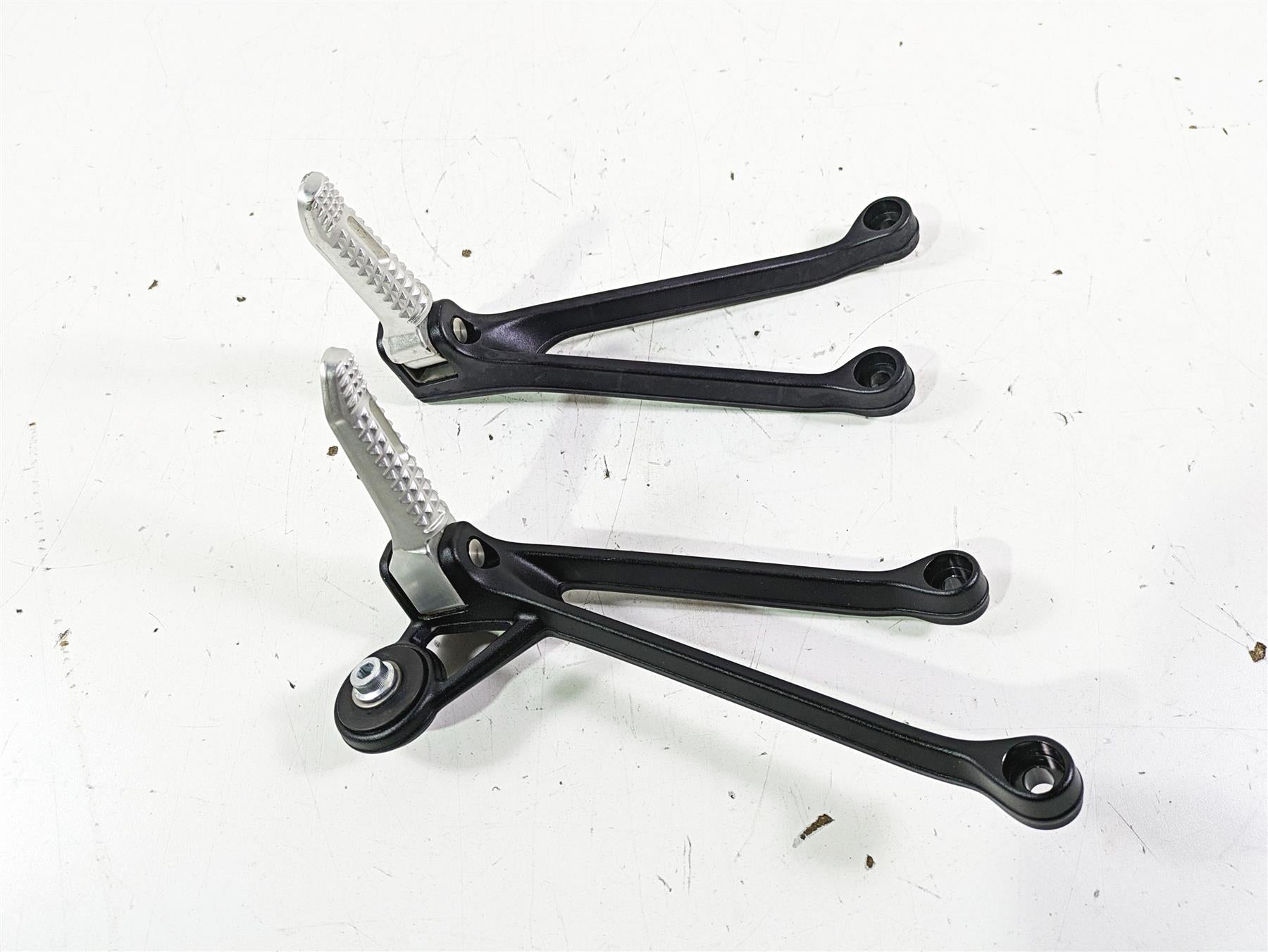 2017 BMW S1000R K47 Rear Footpeg Foot Peg Rest Set 46718542025 46718542400 {{ shop.shopifyCountryName }} - Mototech271