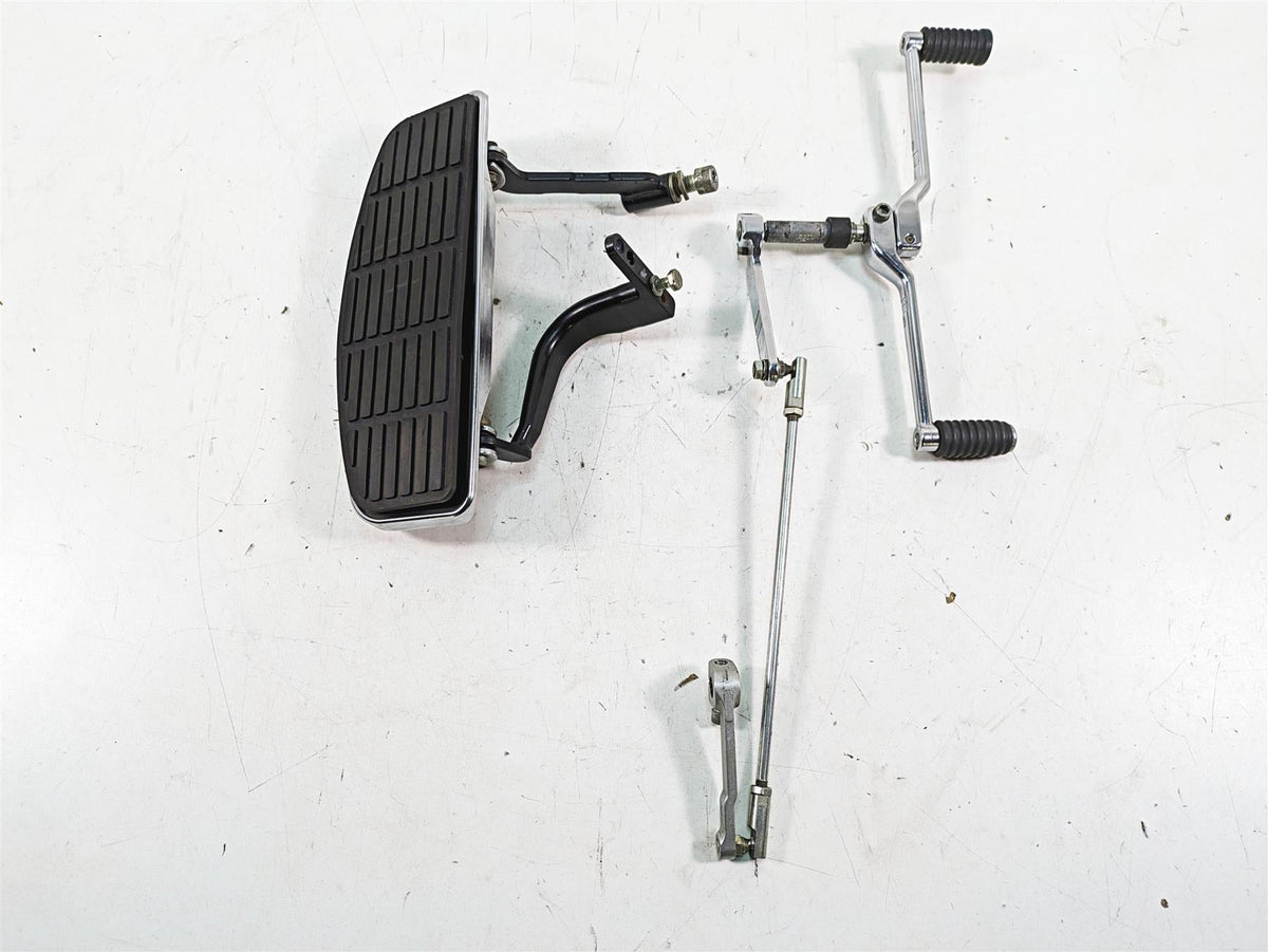 2008 Harley FLHTCU Electra Glide Left Bent Floor Board + Shift Lever 33895-82E {{ shop.shopifyCountryName }} - Mototech271