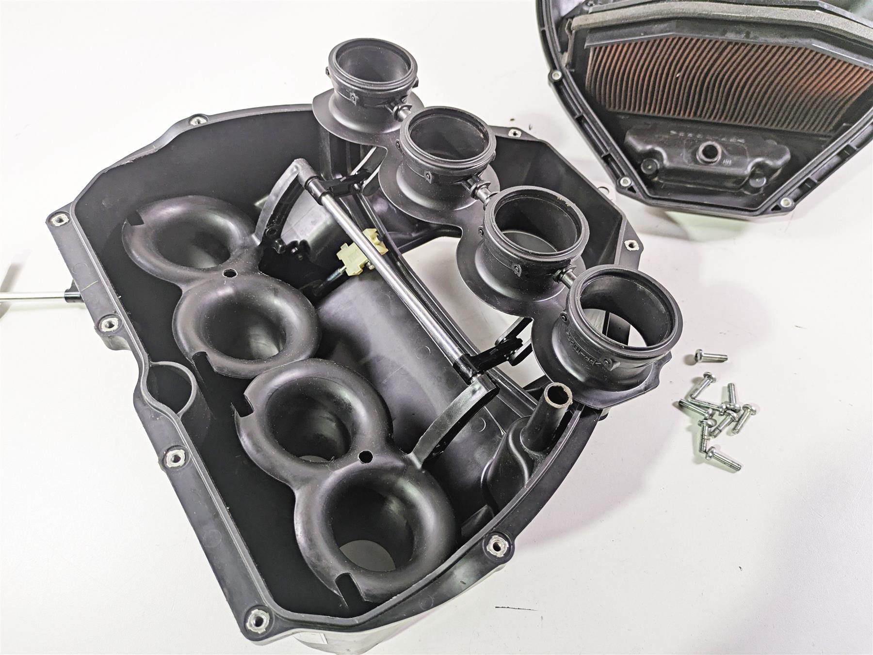 2014 Yamaha YZFR1 R1 RN22 Air Box Cleaner & Injectors & Actuator 14B-14411-01-00 {{ shop.shopifyCountryName }} - Mototech271