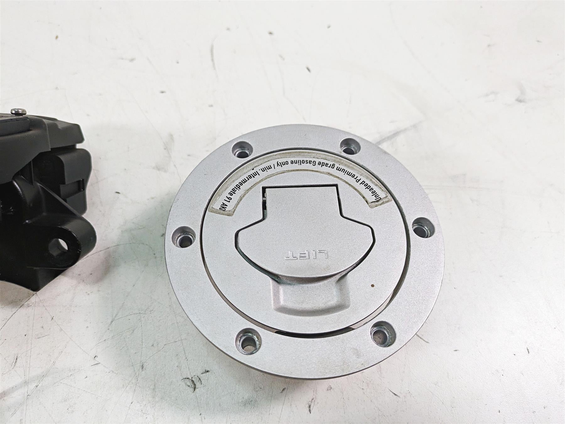 2007 BMW R1200RT K26 Cdi Ecm Ignition Switch Key Lock Set 7704861 51257700072 {{ shop.shopifyCountryName }} - Mototech271
