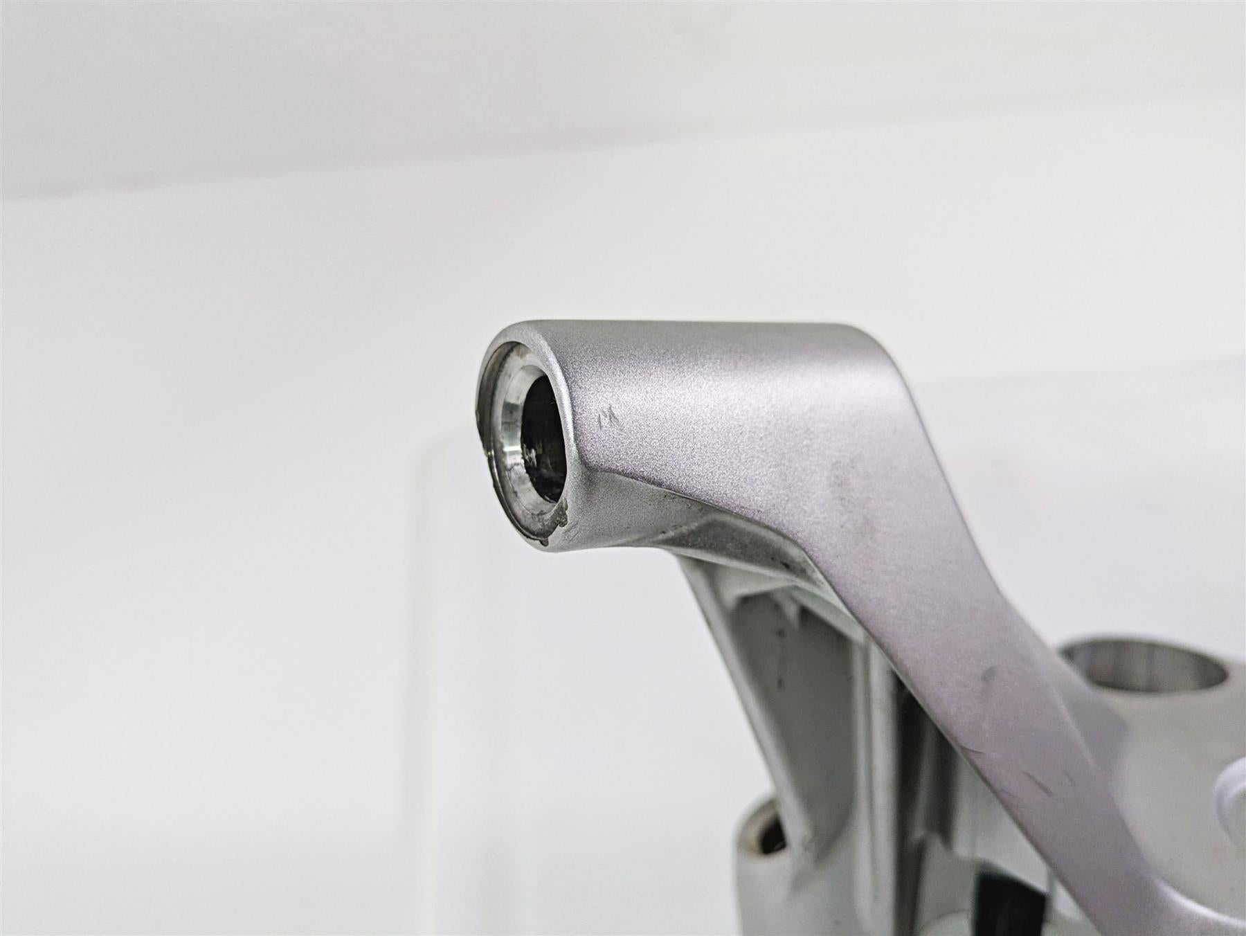 2019 BMW R1250RT K52 Handlebar Mount Upper Triple Tree 32718520053 {{ shop.shopifyCountryName }} - Mototech271