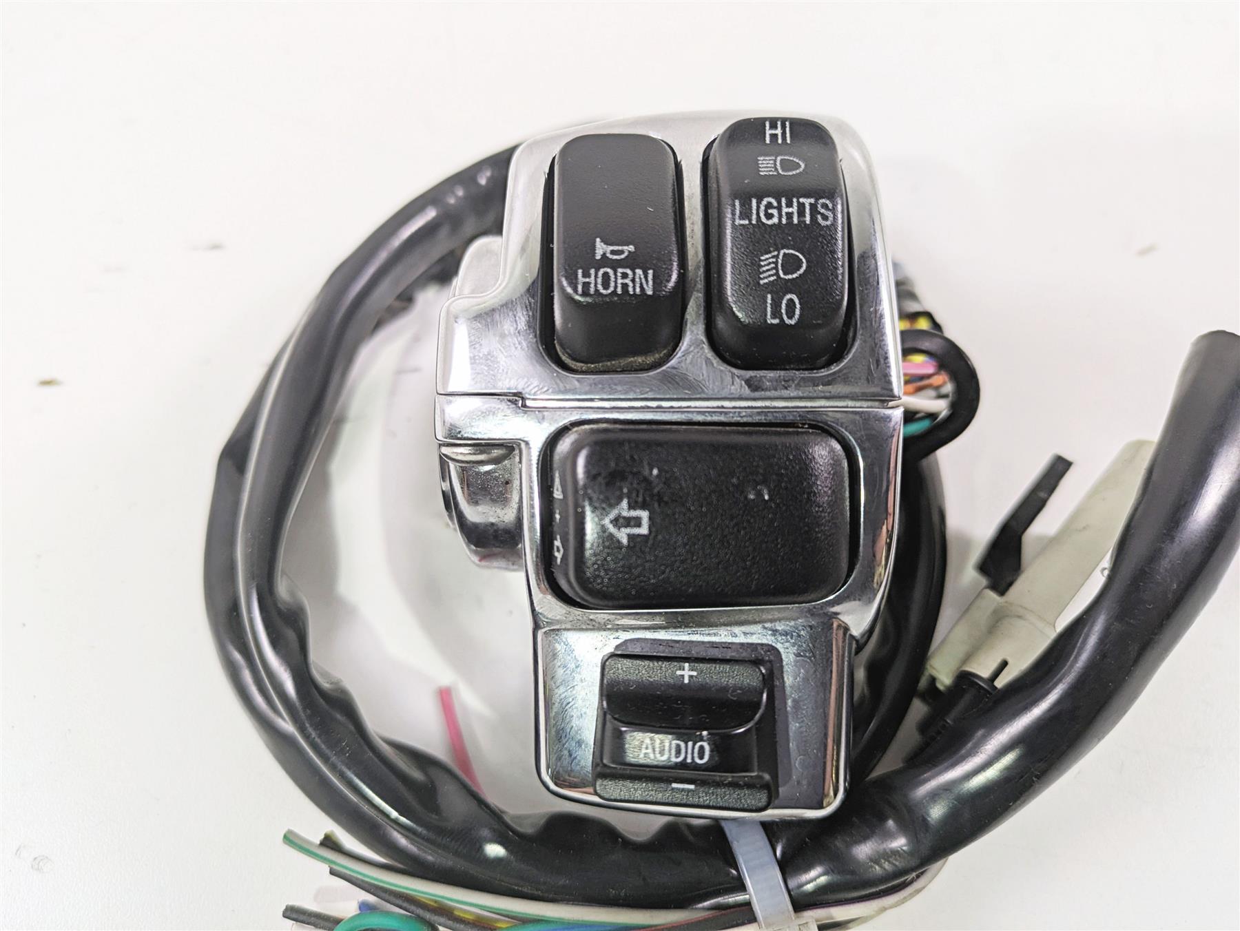 2010 Harley Touring FLHXSE CVO Street Glide Left Hand Control Switch 71682-06A {{ shop.shopifyCountryName }} - Mototech271