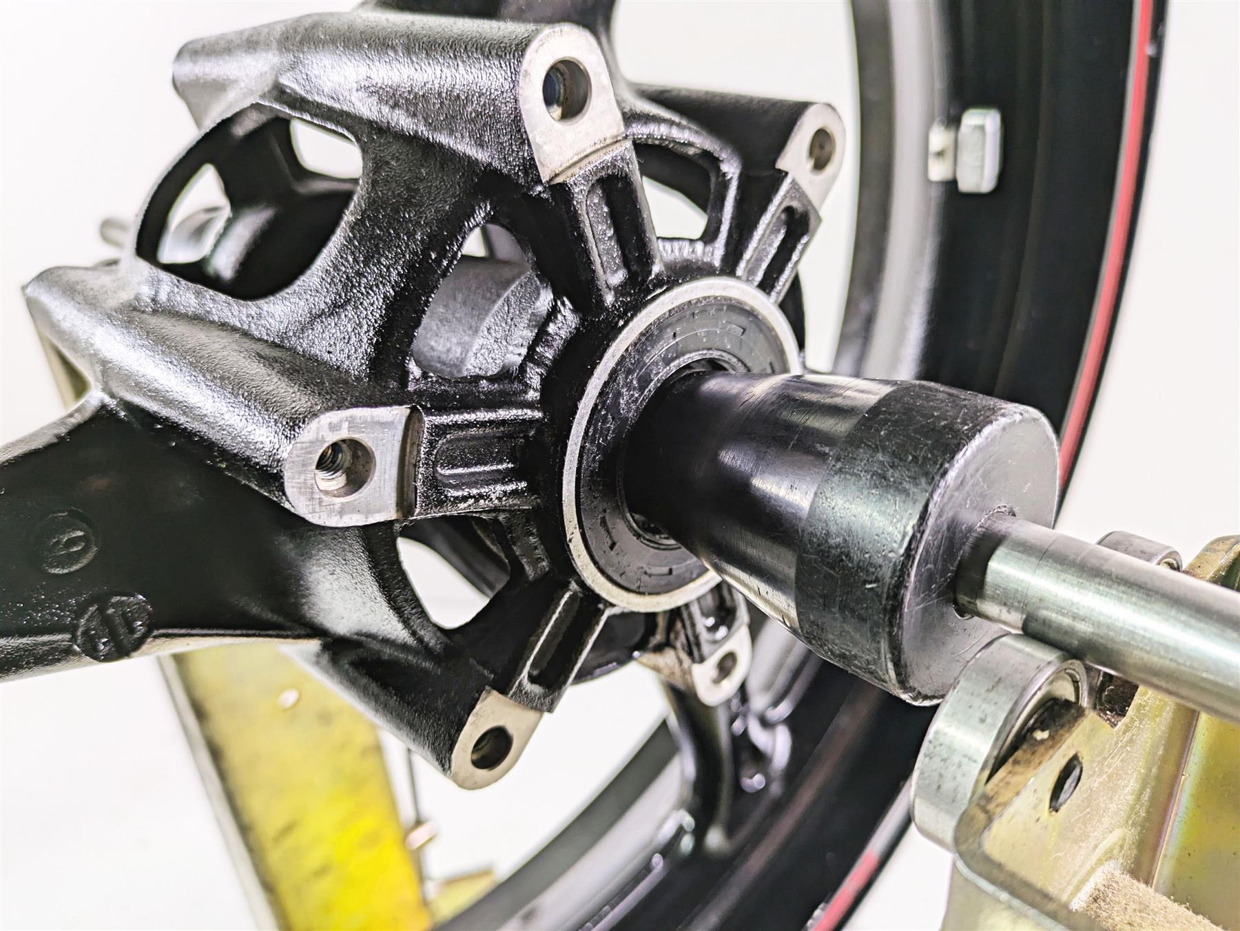 2016 Suzuki GSXR1000 Straight 17x3.5 Front Wheel Rim 54111-37H00-019 {{ shop.shopifyCountryName }} - Mototech271