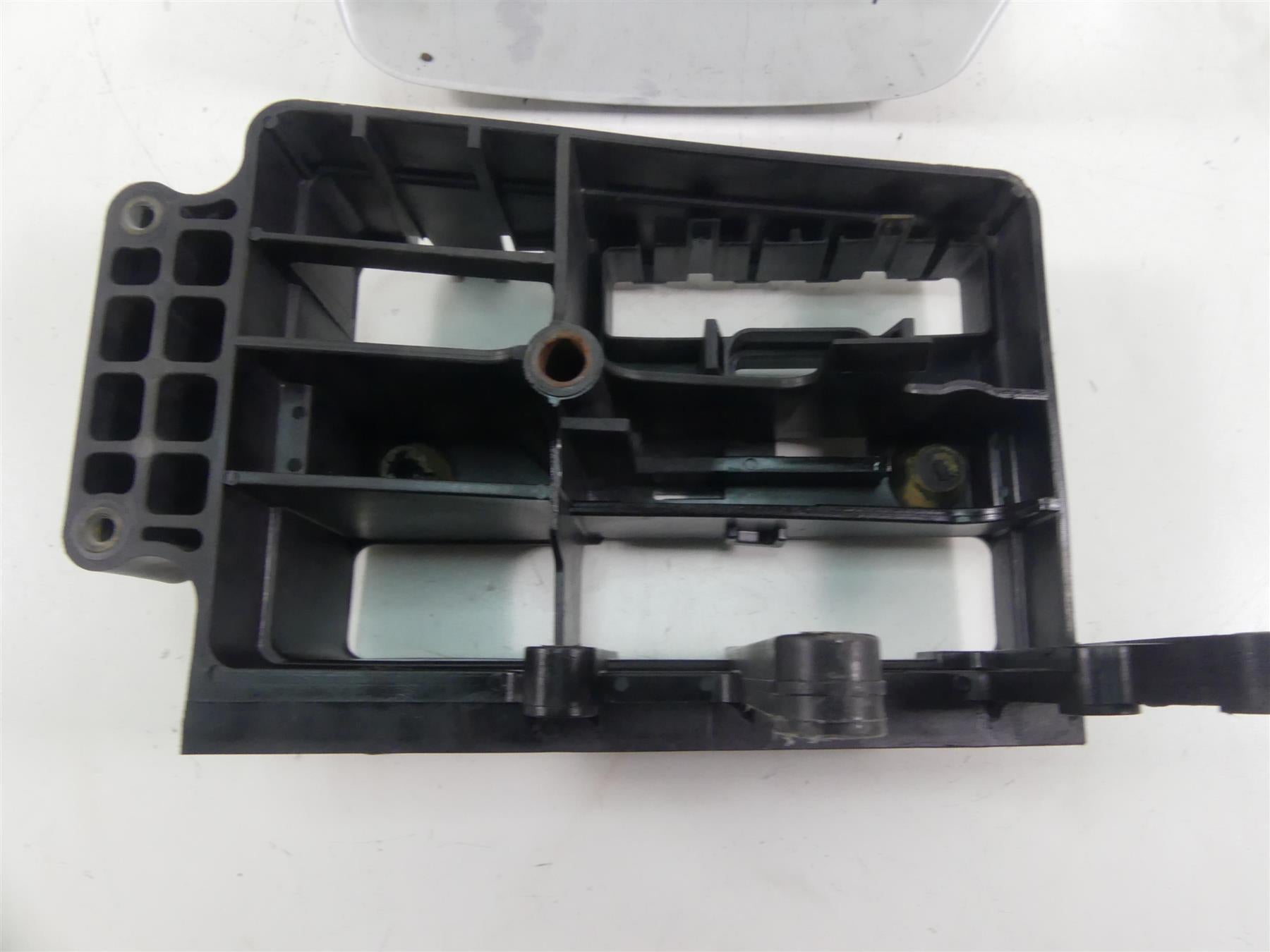 2004 Harley FXDWGI Dyna Wide Glide Electric Tray Holder & Chrome Cover 70367-04B {{ shop.shopifyCountryName }} - Mototech271
