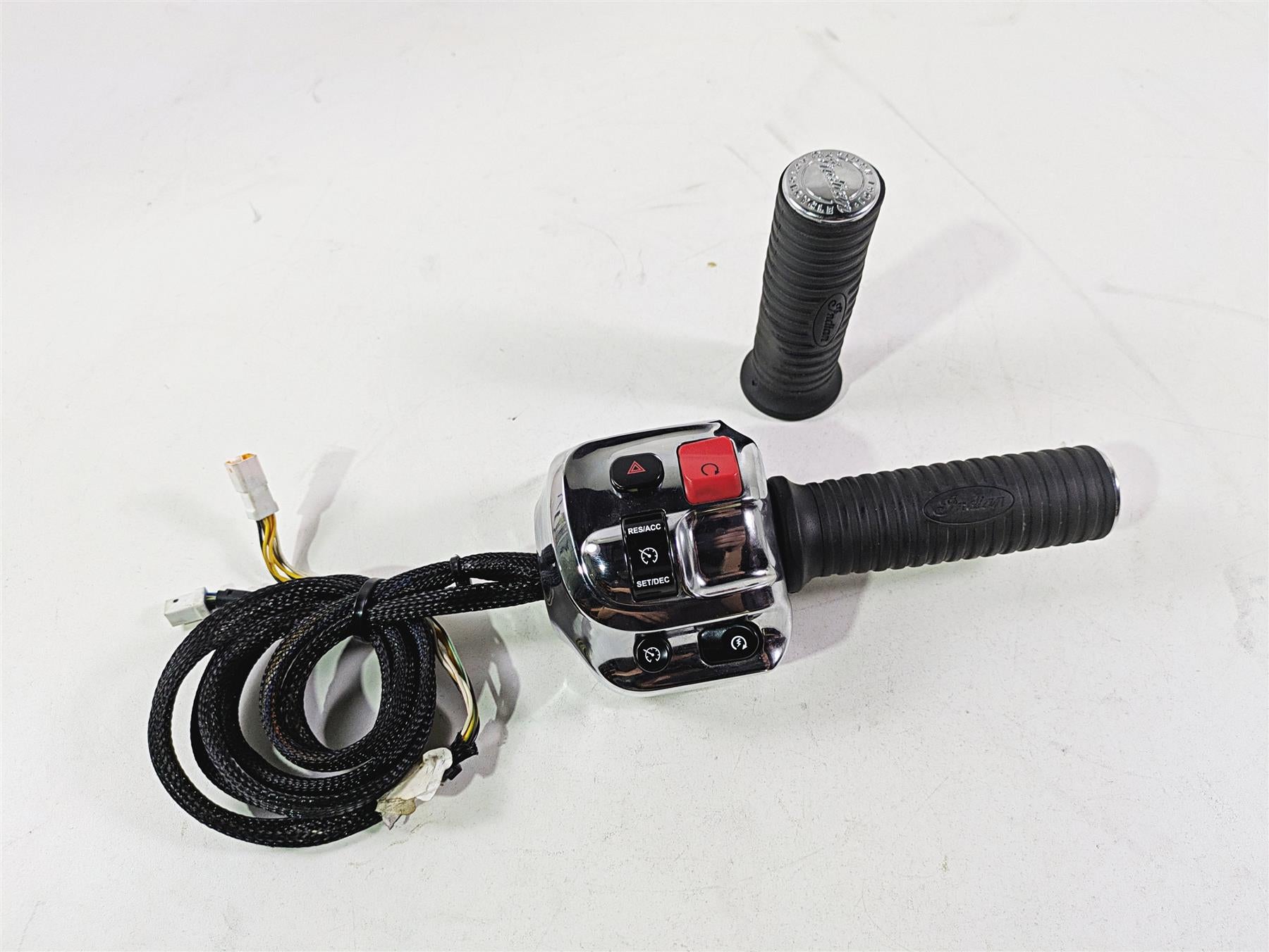 2017 Indian Chieftain Limited Right Hand Control Switch Throttle 2413027 {{ shop.shopifyCountryName }} - Mototech271