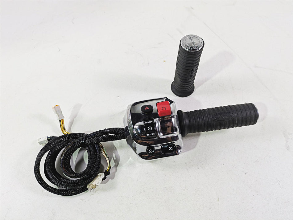 2017 Indian Chieftain Limited Right Hand Control Switch Throttle 2413027 {{ shop.shopifyCountryName }} - Mototech271