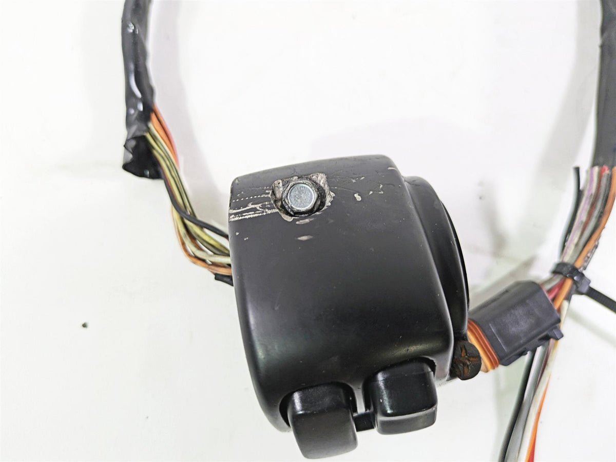 2005 Harley Touring FLHRI Road King Right Hand Control Switch 71589-96B {{ shop.shopifyCountryName }} - Mototech271