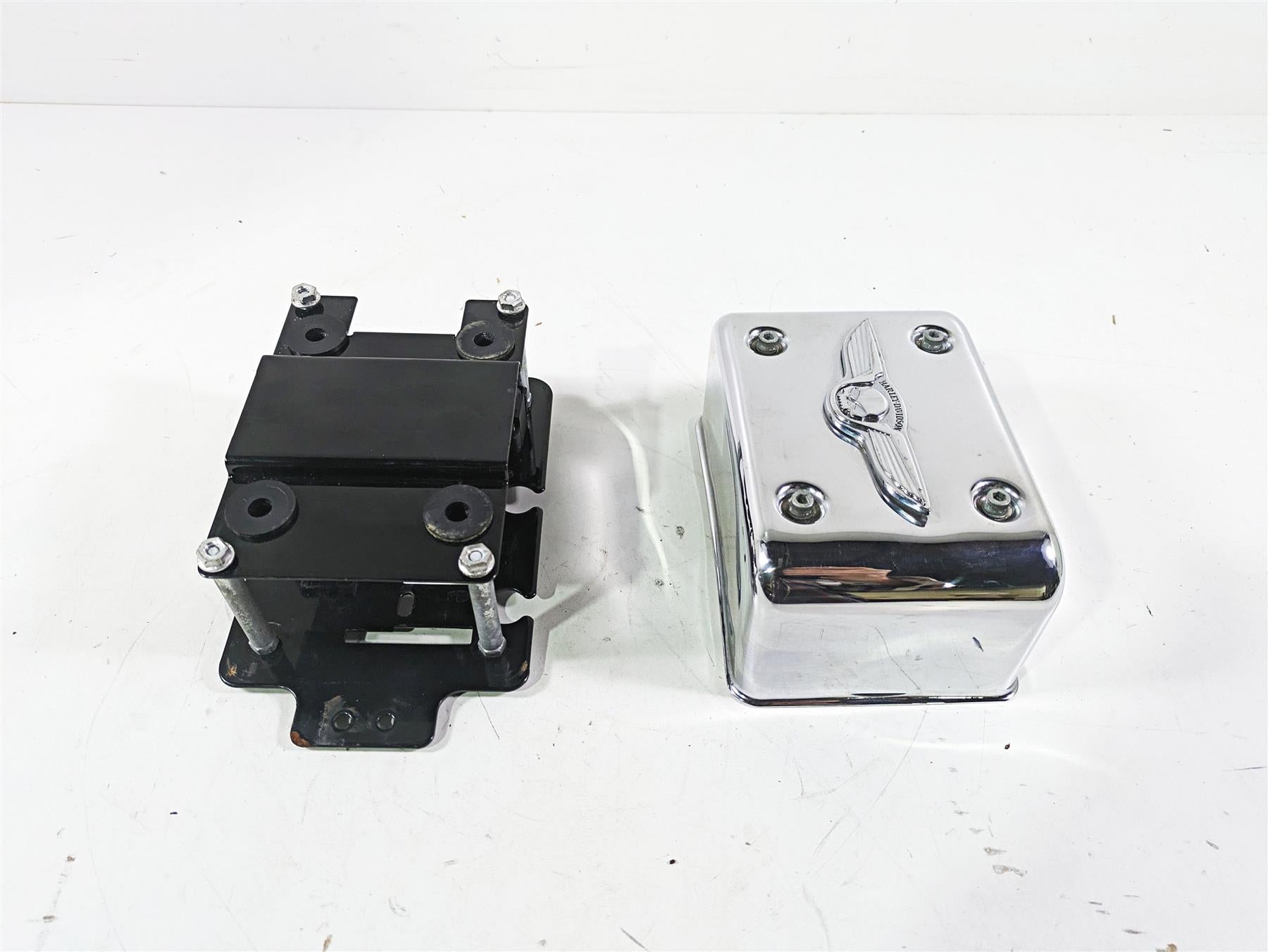 2003 Harley Dyna FXDL Low Rider 100TH Electrical Box Carrier & Cover 66333-99 {{ shop.shopifyCountryName }} - Mototech271