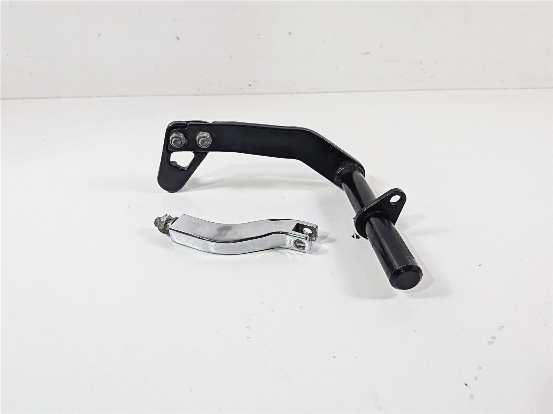 1998 Harley Dyna FXDL Low Rider Passenger Footpeg Mounts & Mounting Bar 52740-94 {{ shop.shopifyCountryName }} - Mototech271