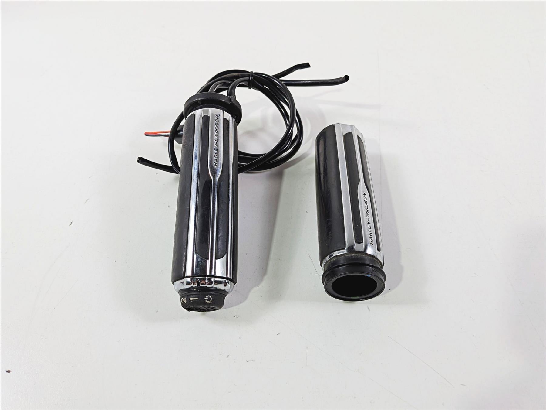 2011 Harley Touring FLHTCU CVO Electra Glide Heated Hand Grip Set -Read 55911-09-Mototech271