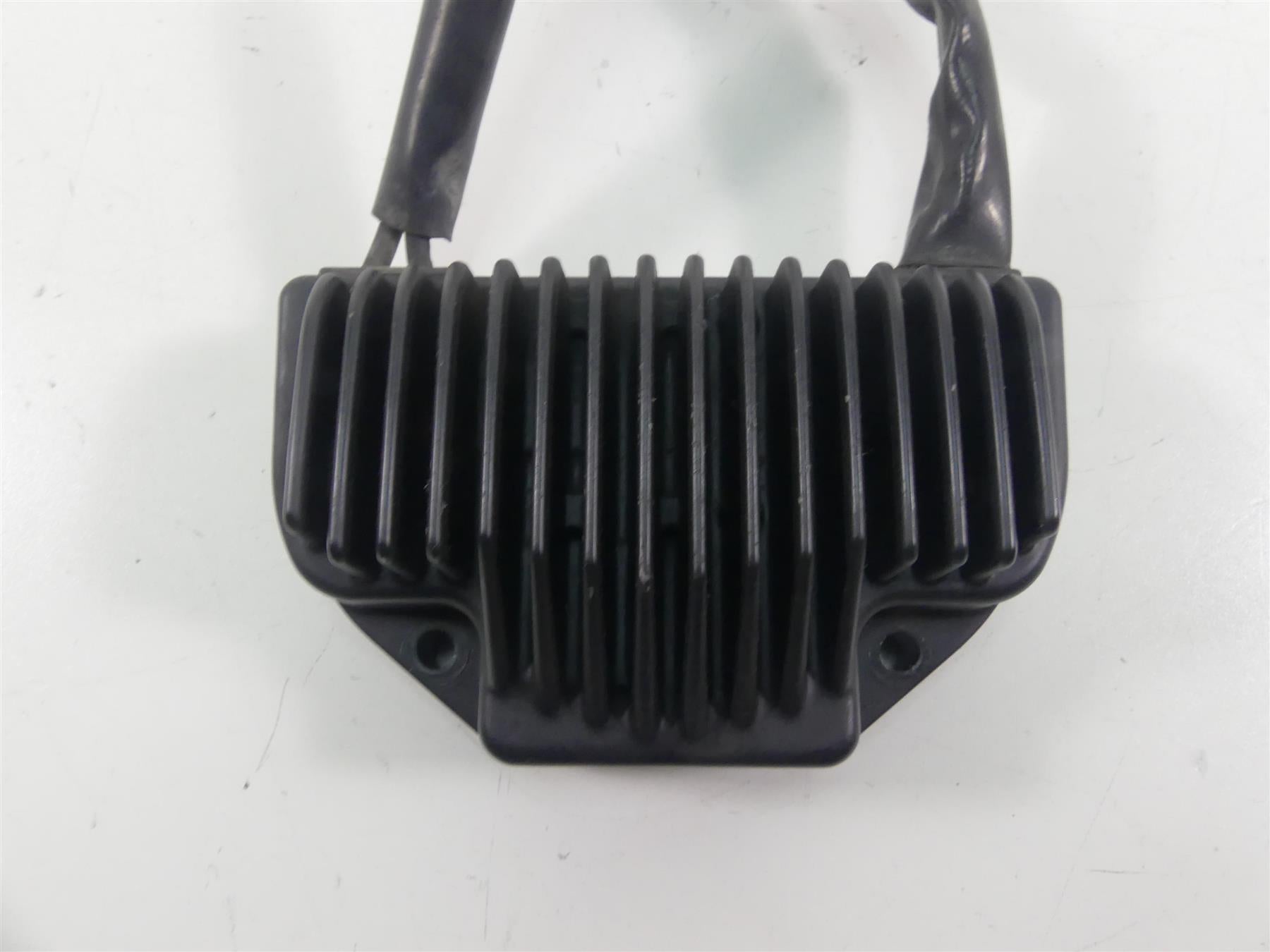 2004 Harley FXDWGI Dyna Wide Glide Rectifier Voltage Regulator 74631-04 {{ shop.shopifyCountryName }} - Mototech271