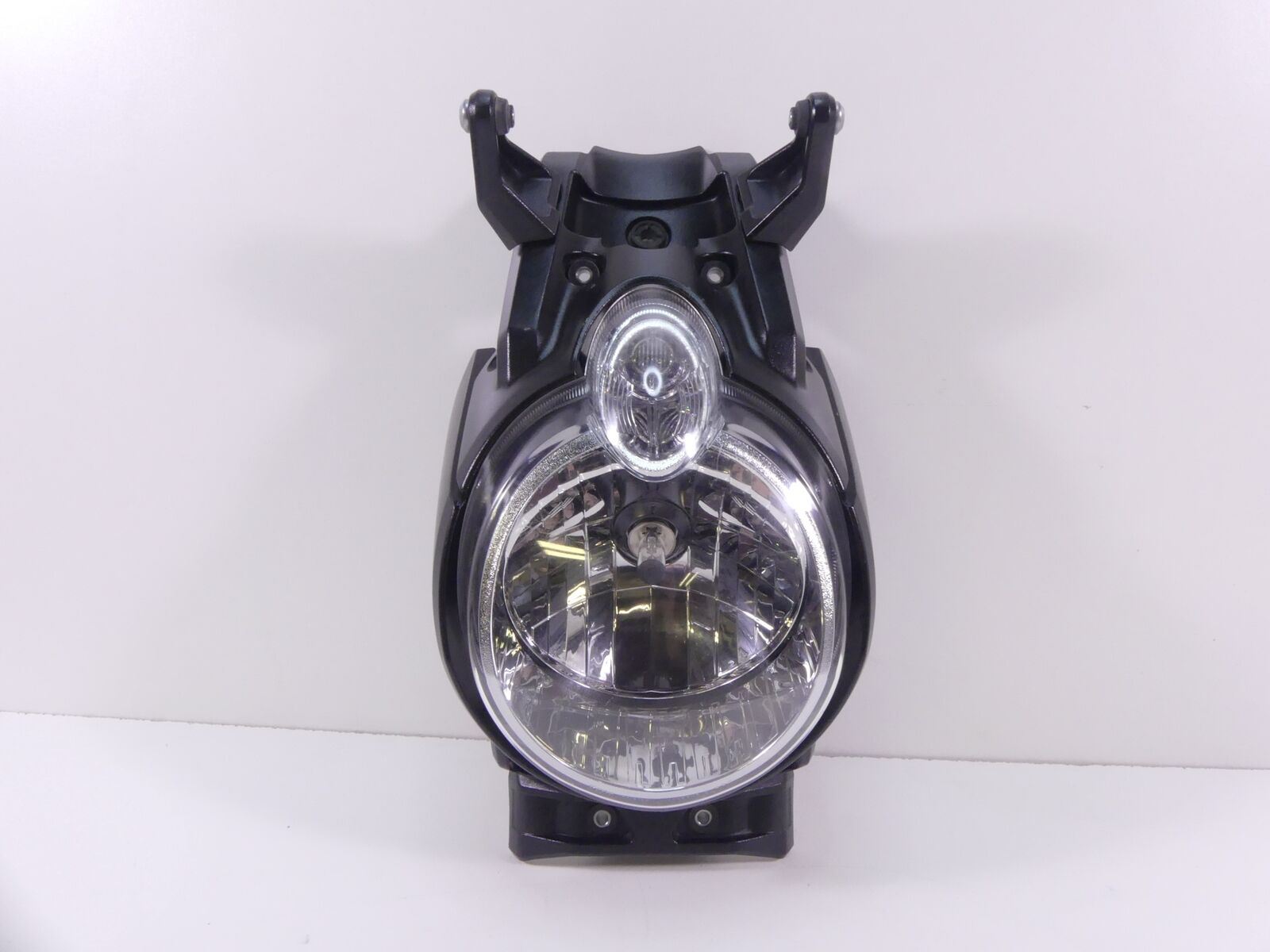 2019 Yamaha VMX17 V-Max 1700 Headlight Head Light Lamp + Mount 2S3-84300-00-00 {{ shop.shopifyCountryName }} - Mototech271