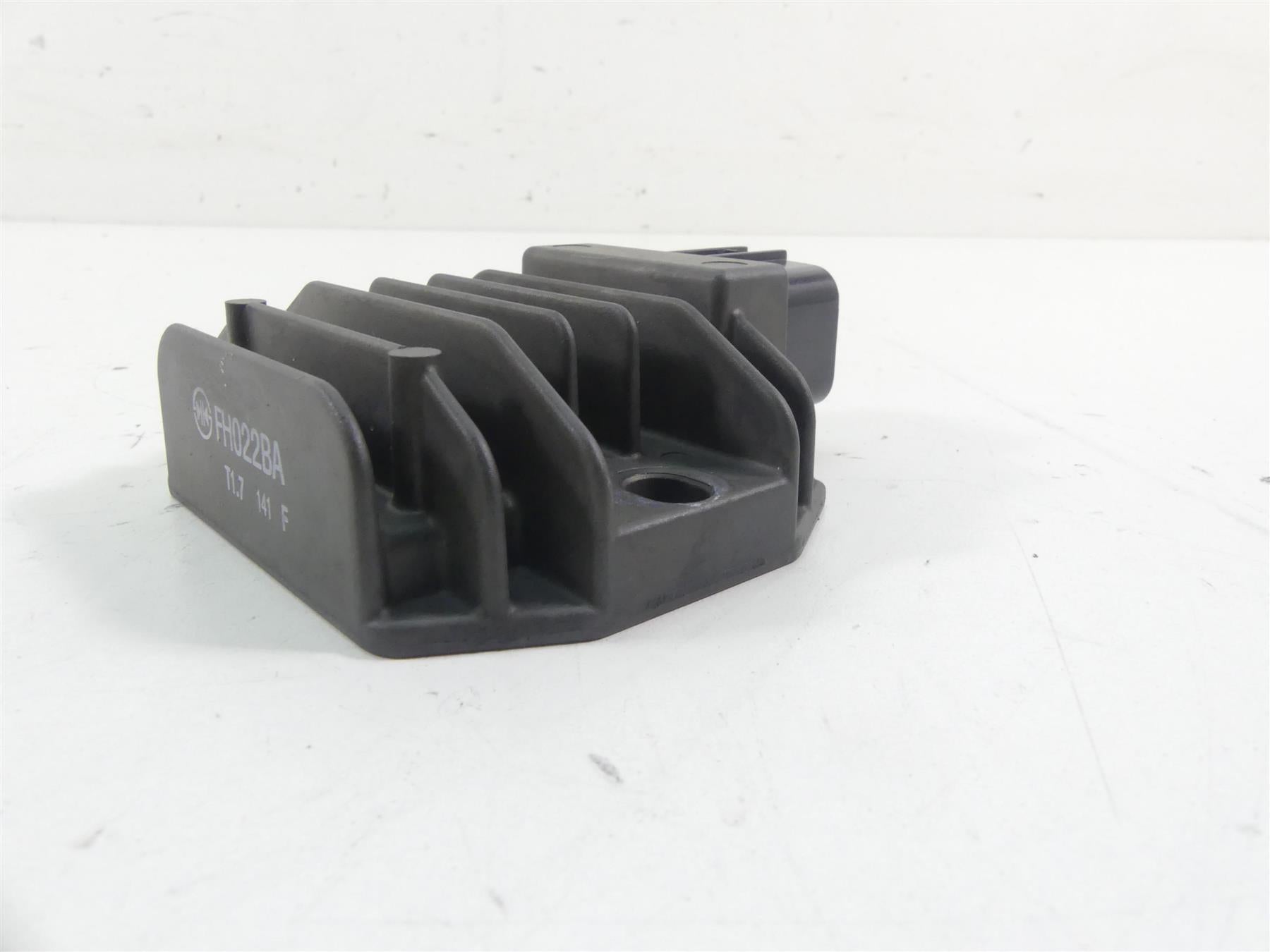 2022 Yamaha MT09 FZ09 Rectifier Voltage Regulator 2CR-81960-00-00 FH022BA {{ shop.shopifyCountryName }} - Mototech271