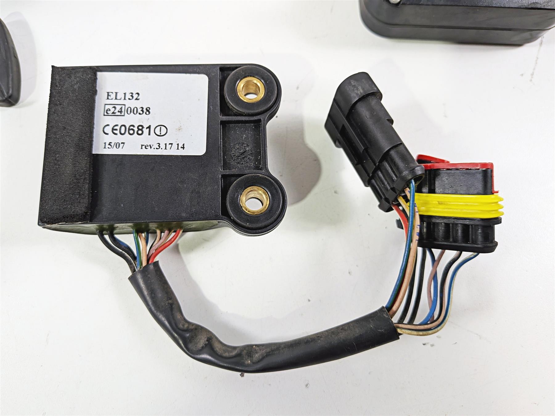 2008 Aprilia RSVR 1000 Factory Gauge 9k Cdi Ecm Ignition Switch Key Set 8127833 {{ shop.shopifyCountryName }} - Mototech271