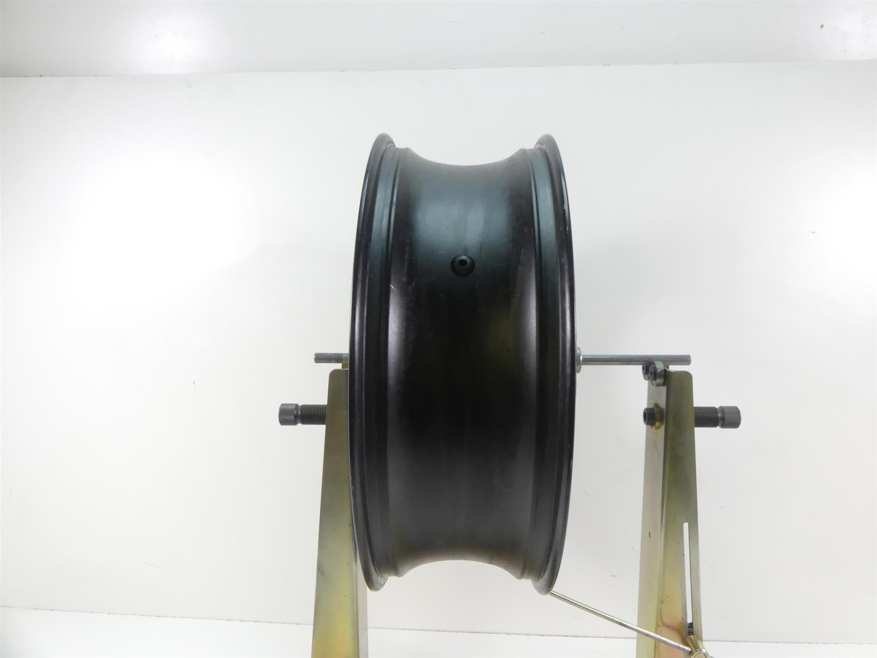 2013 Yamaha VMX17 V-Max 1700 Straight Rear Wheel Rim 18x6 2S3-25338-00-98 {{ shop.shopifyCountryName }} - Mototech271